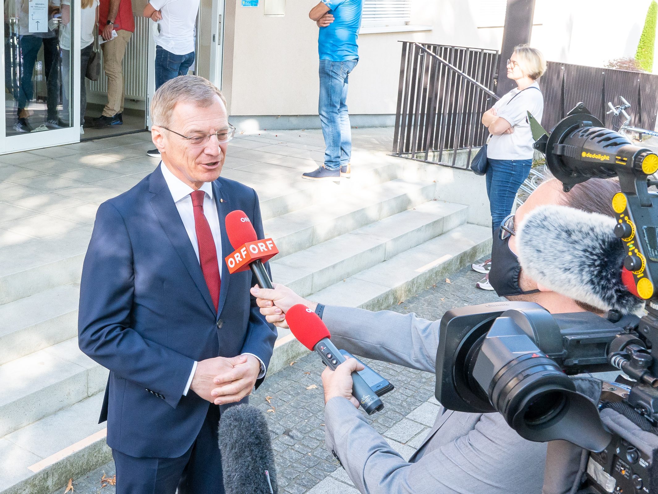 Die ÖVP beginnt Sondierungsgespräche mit den Grünen. Die ÖVP beginnt Sondierungsgespräche mit den Grünen.