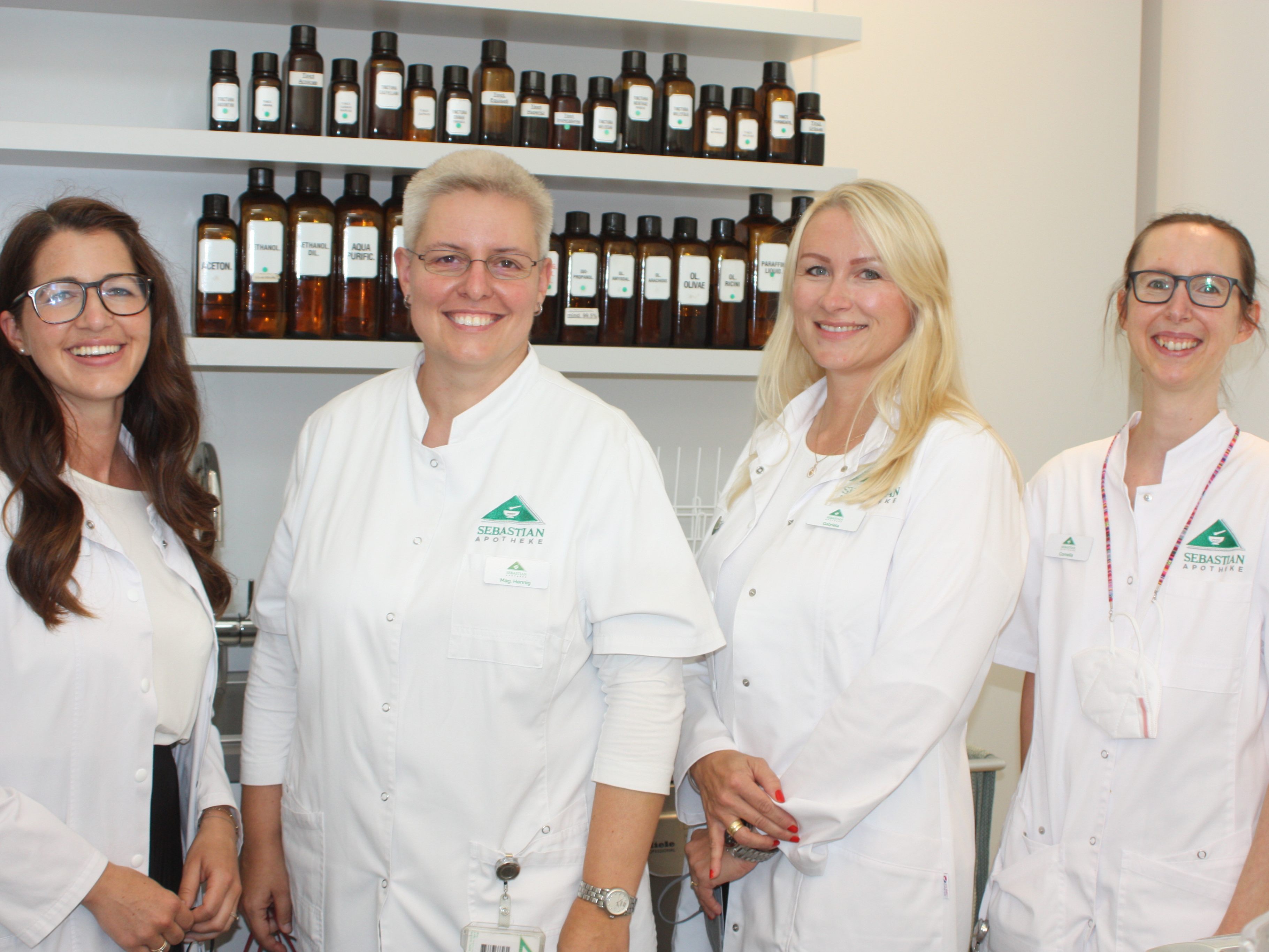 Johanna Sonderegger, GF Barbara Hennig, Gabi Cajnko und Cornelia Graziudei dürfen sich über modernste Räumlichkeiten freuen.