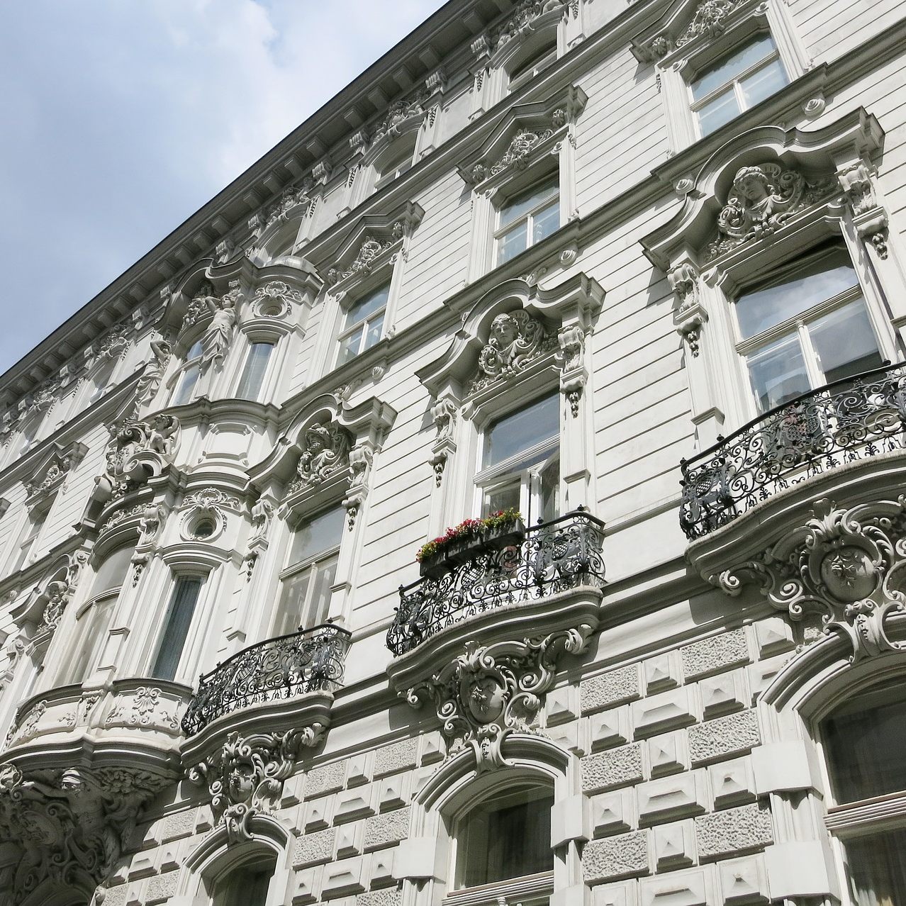 Zinshäuser aus der Gründerzeit sind bei Investoren beliebt.