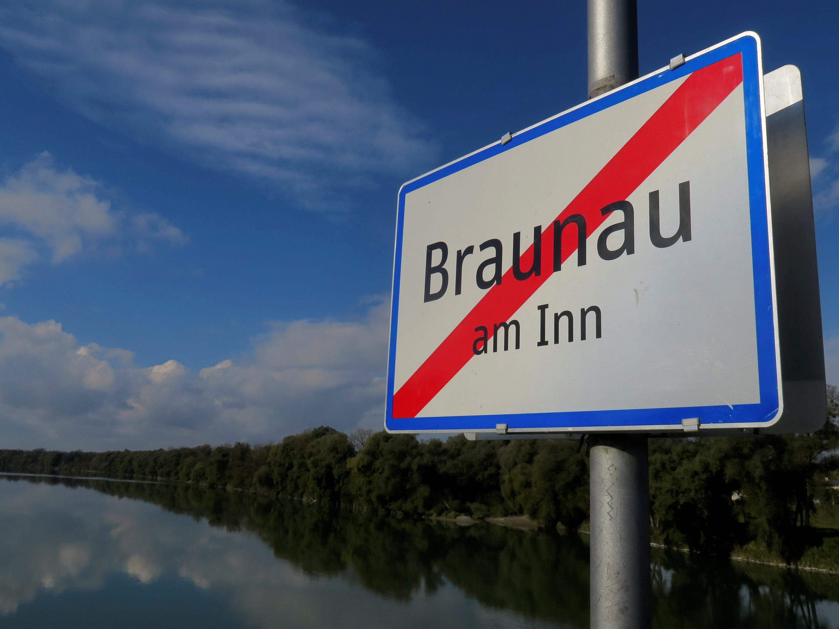 Ausreisekontrollen im Bezirk Braunau wieder näher gerückt. Ausreisekontrollen im Bezirk Braunau wieder näher gerückt.