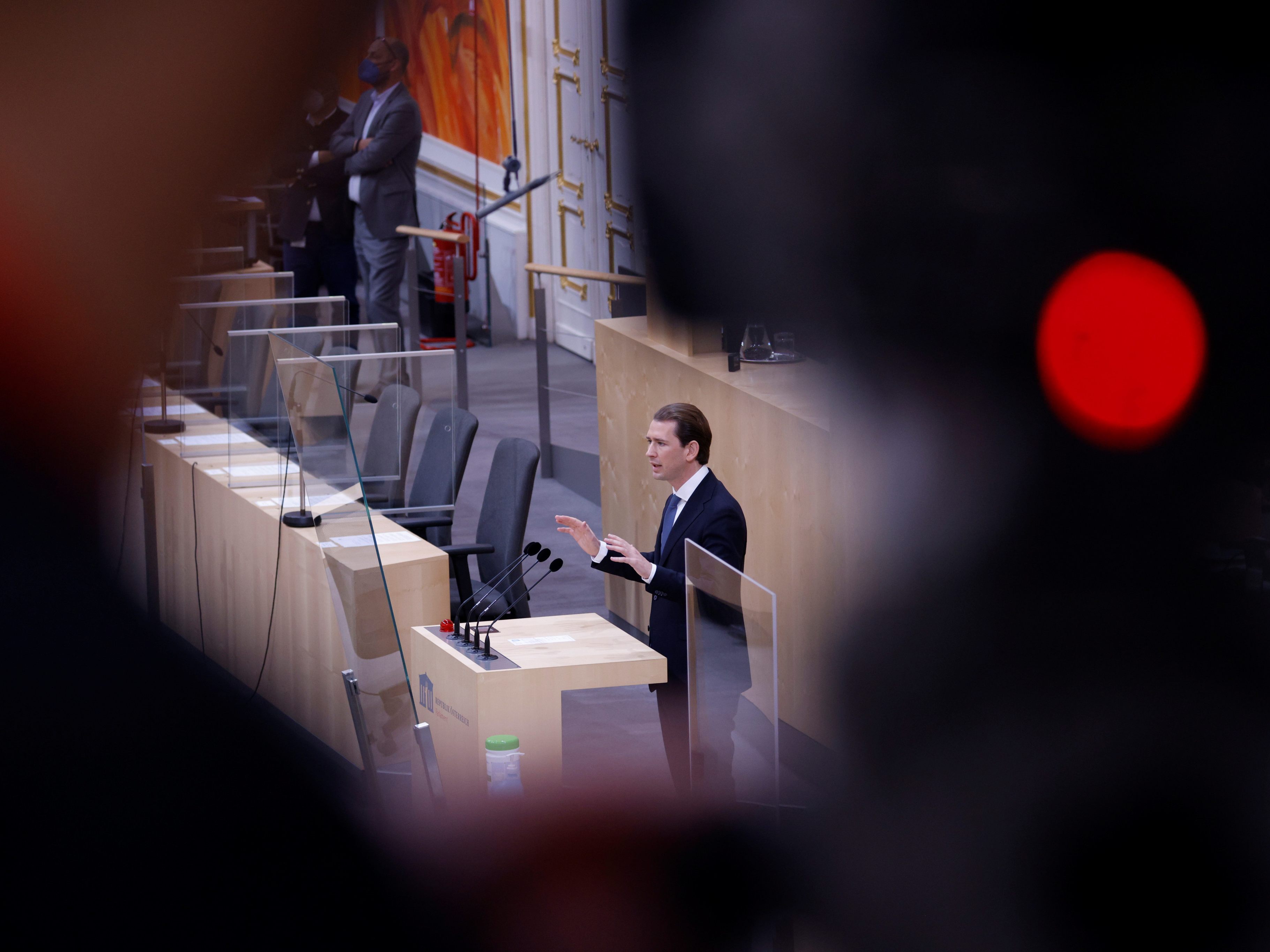 Gegen Kurz wird wegen Untreue und Bestechlichkeit ermittelt.