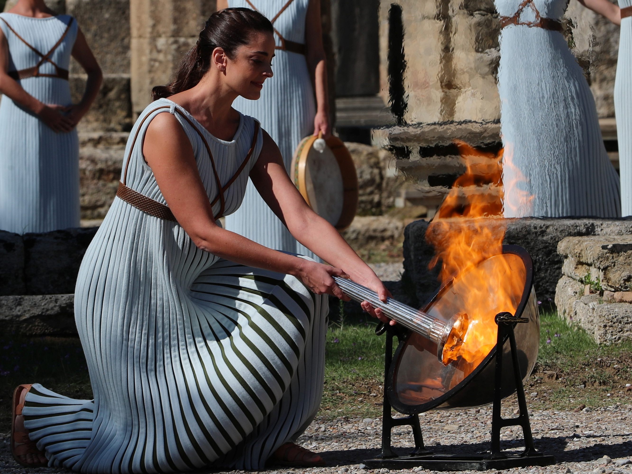 Die Zeremonie für die Entfachung des Olympischen Feuers.