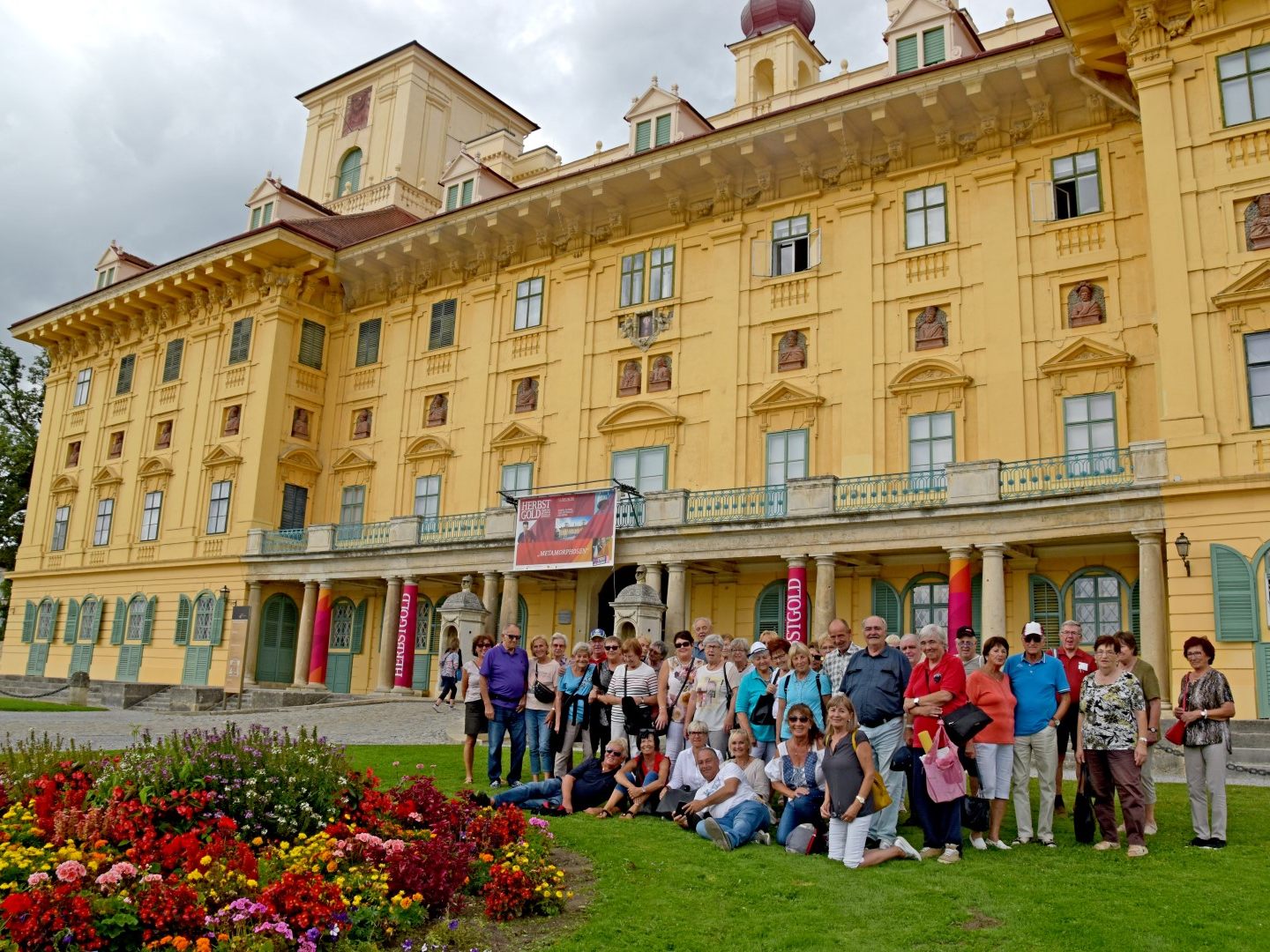 Die Bludenzer Pensionisten vor dem Schloss Esterhazy Die Bludenzer Pensionisten vor dem Schloss Esterhazy