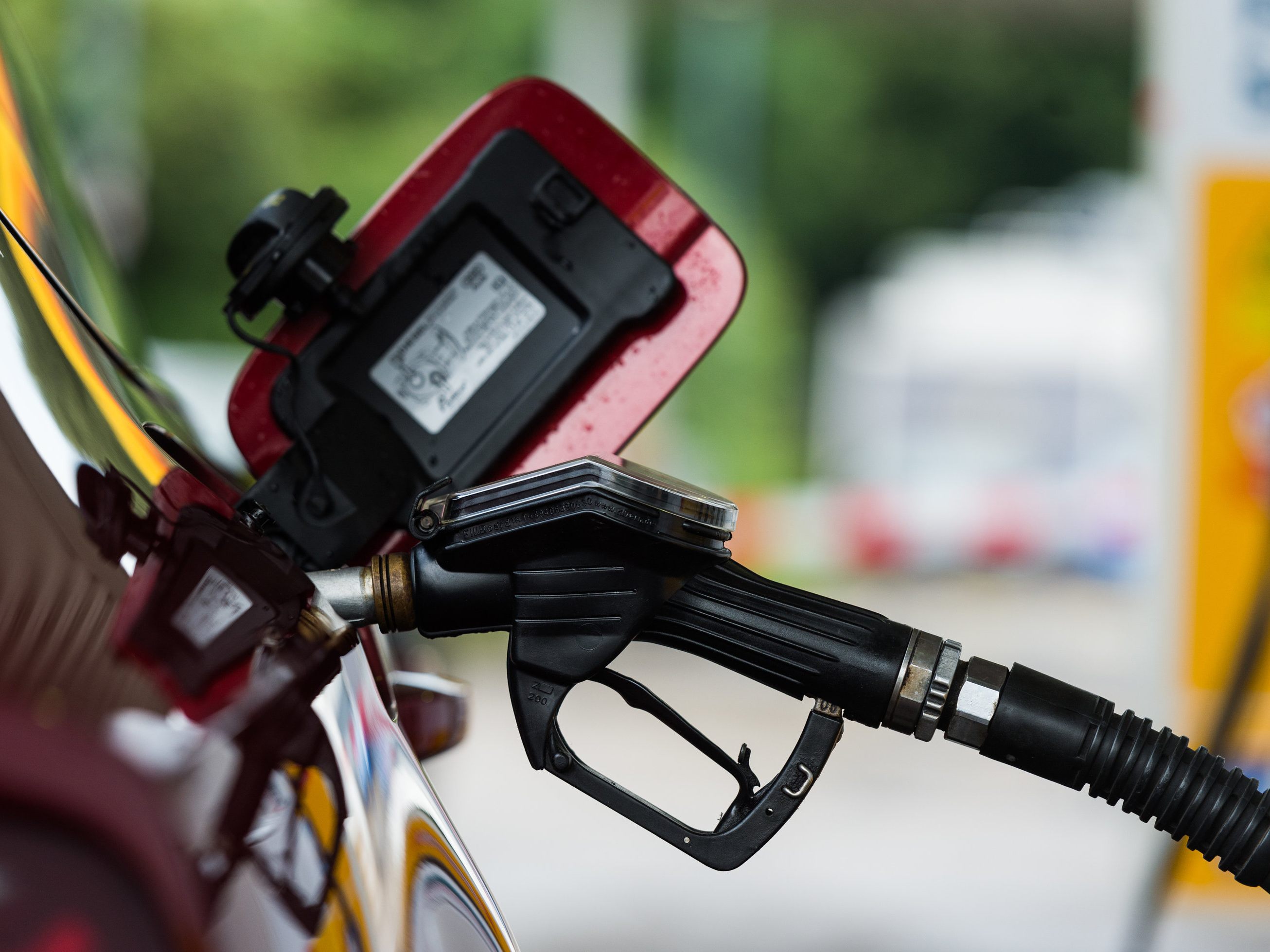 Die CO2-Abgabe in Österreich werde, laut EcoAustria, zu 30 Prozent durch den Tanktourismus finanziert. Die CO2-Abgabe in Österreich werde, laut EcoAustria, zu 30 Prozent durch den Tanktourismus finanziert.