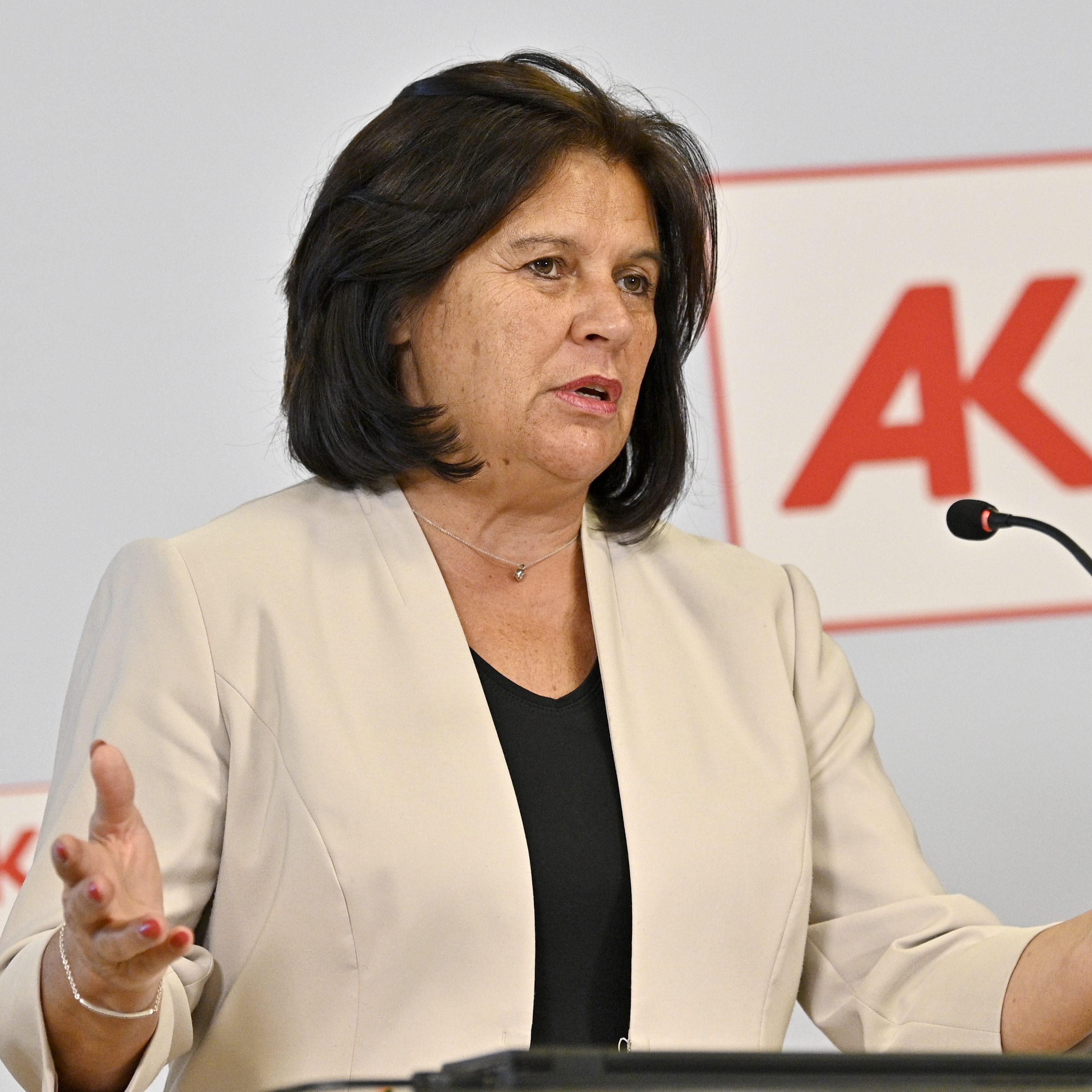 Arbeiterkammer-Präsidentin Renate Anderl erinnert vor den Verhandlungen zum Handels-KV an den Corona-Stress der Mitarbeiter.