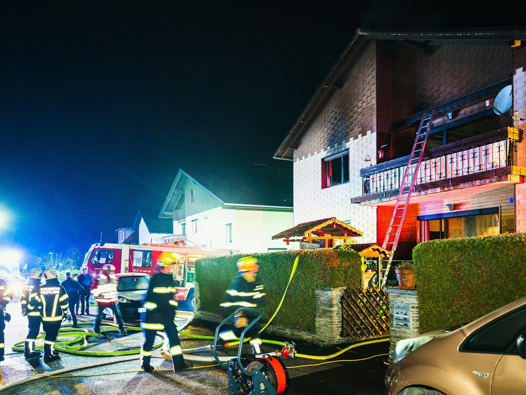 Mann wollte Freundin in OÖ töten und warf sich vor Feuerwehrauto
