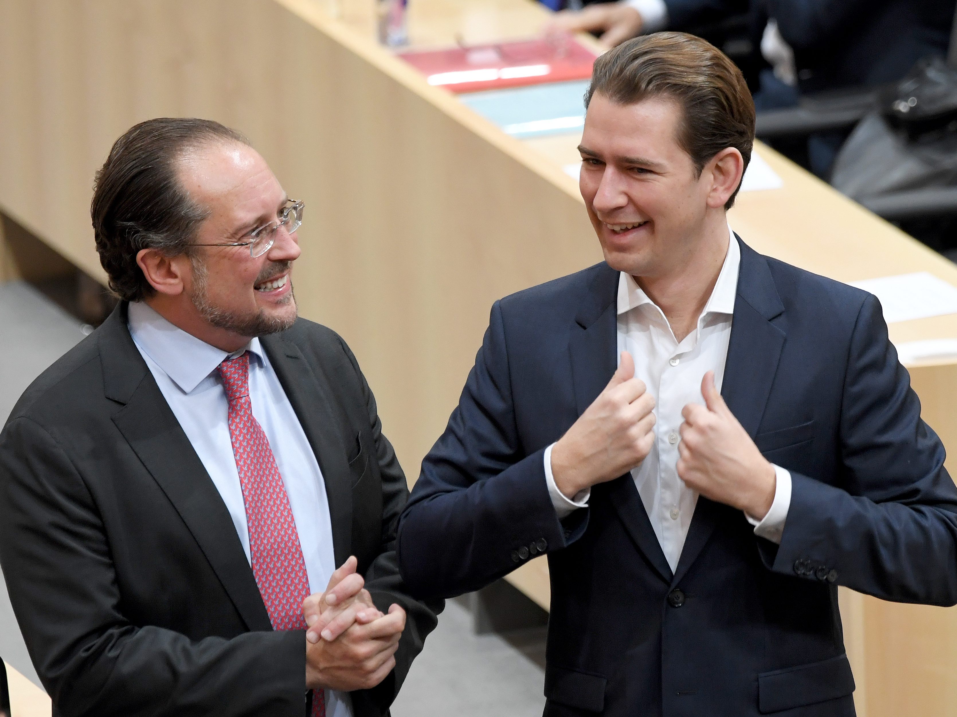 Alexander Schallenberg folgt Kurz als Bundeskanzler. Alexander Schallenberg folgt Kurz als Bundeskanzler.