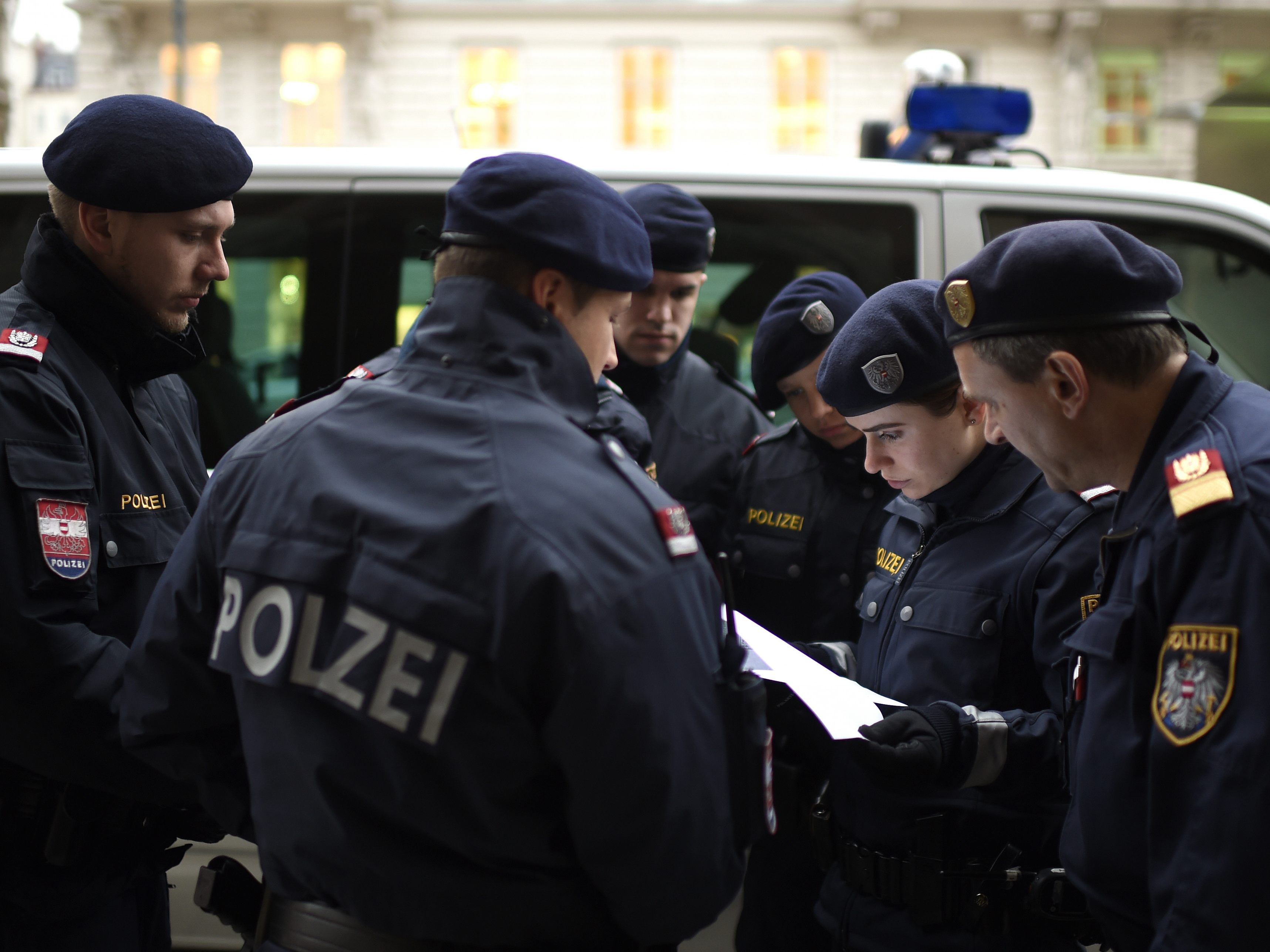 In Wien-Ottakring kam es zu mehreren Festnahmen. In Wien-Ottakring kam es zu mehreren Festnahmen.