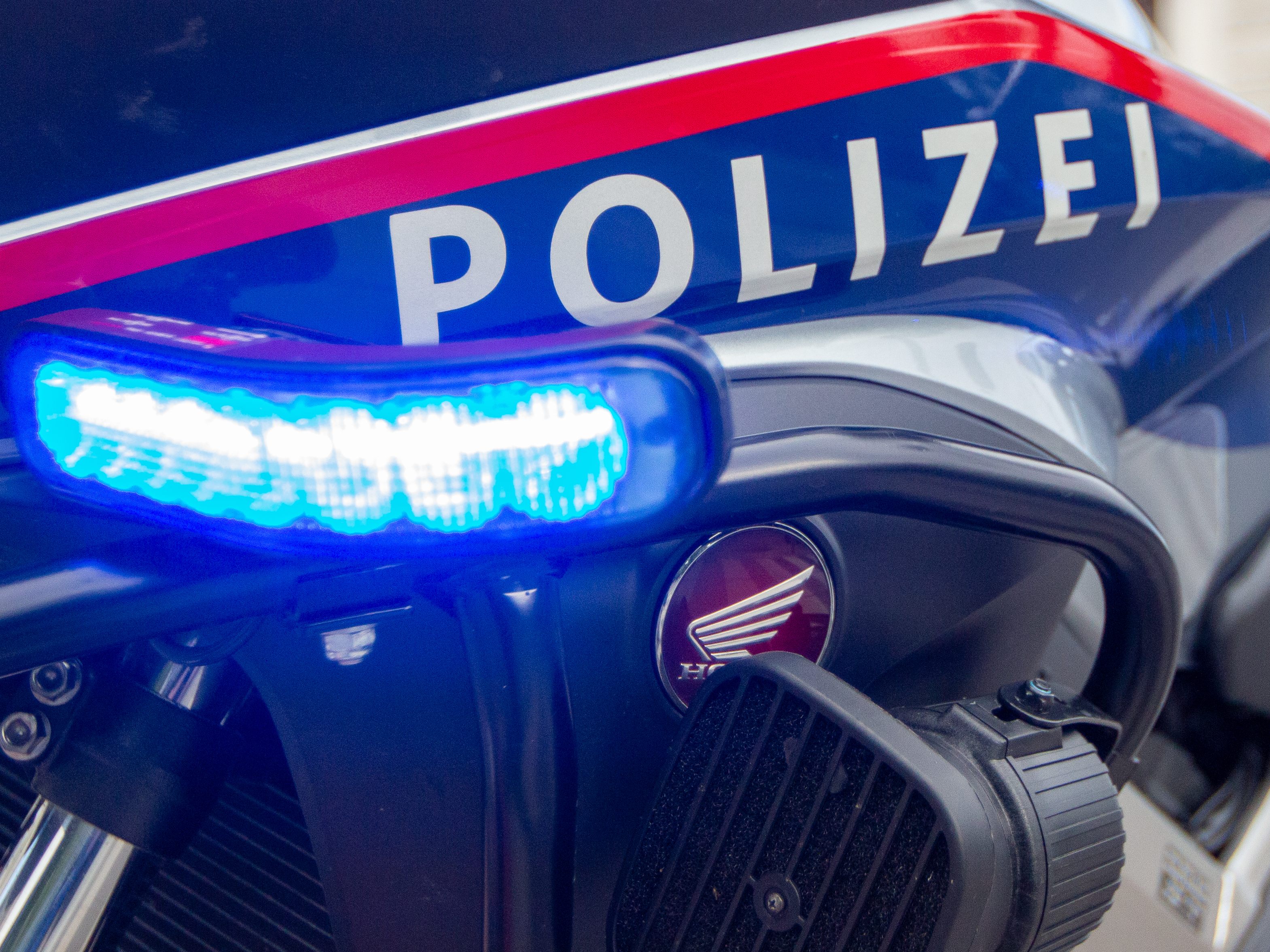 Eine Aufforderung an den Mann kam von der Polizei. Eine Aufforderung an den Mann kam von der Polizei.
