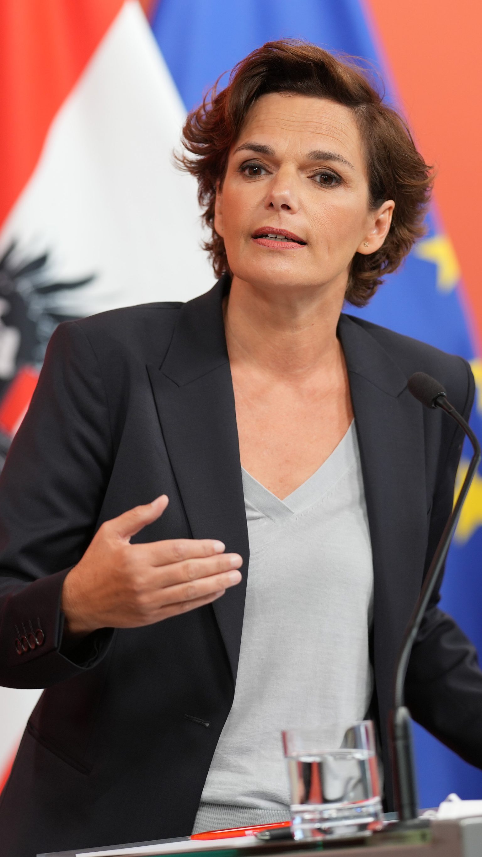 SPÖ-Bundesparteivorsitzende Pamela Rendi-Wagner fordert eine befristete Umsatzsteuer-Halbierung für Gas und Strom.