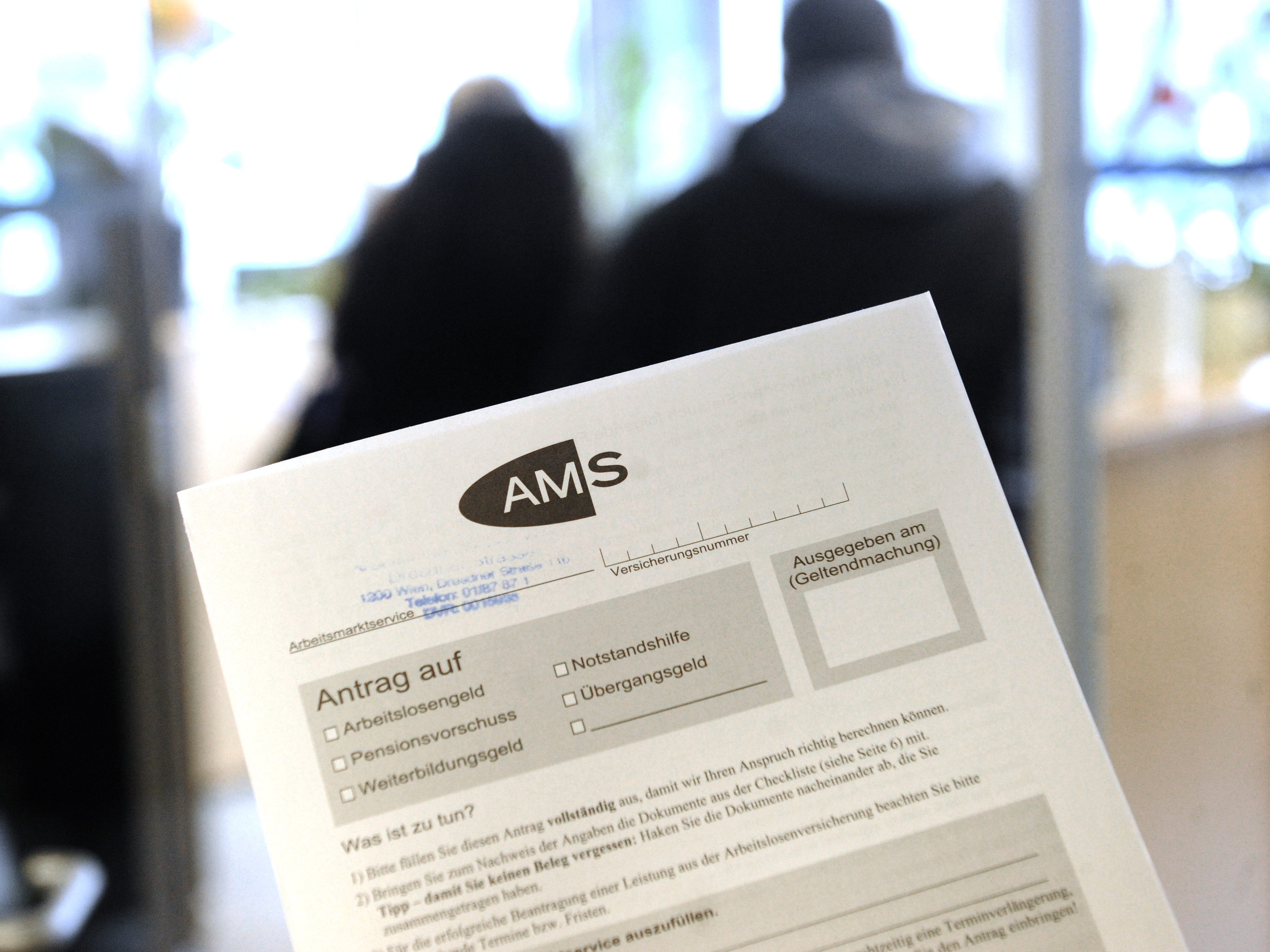 Arbeitslosigkeit samt Schulungen so gering wie seit 2012 nicht mehr.