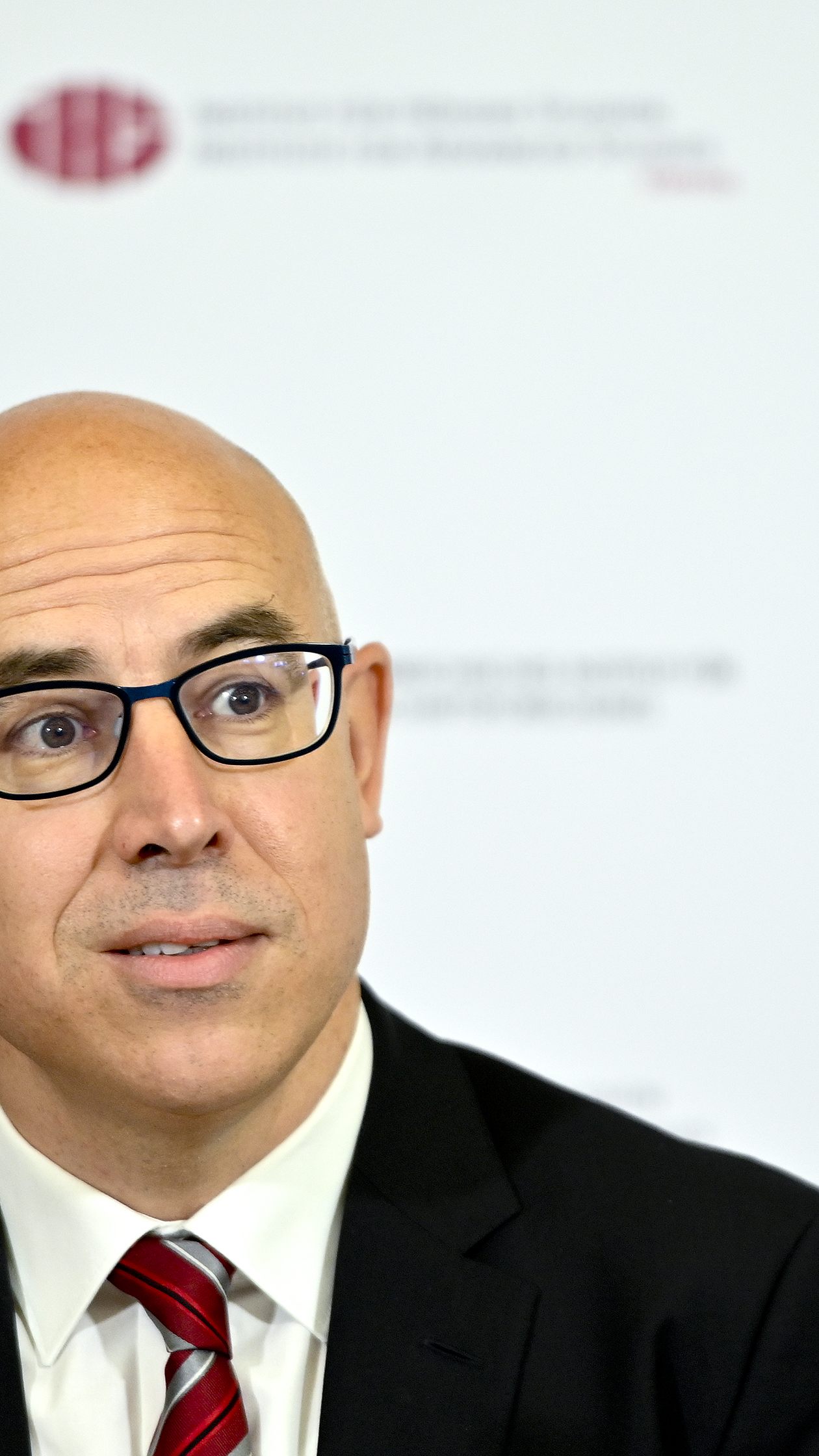 Wirtschaftsforscher, wie Wifo-Chef Gabriel Felbermayr sehen wiederkehrende Regierungskrise als Hemmschuh für den Standort Österreich.