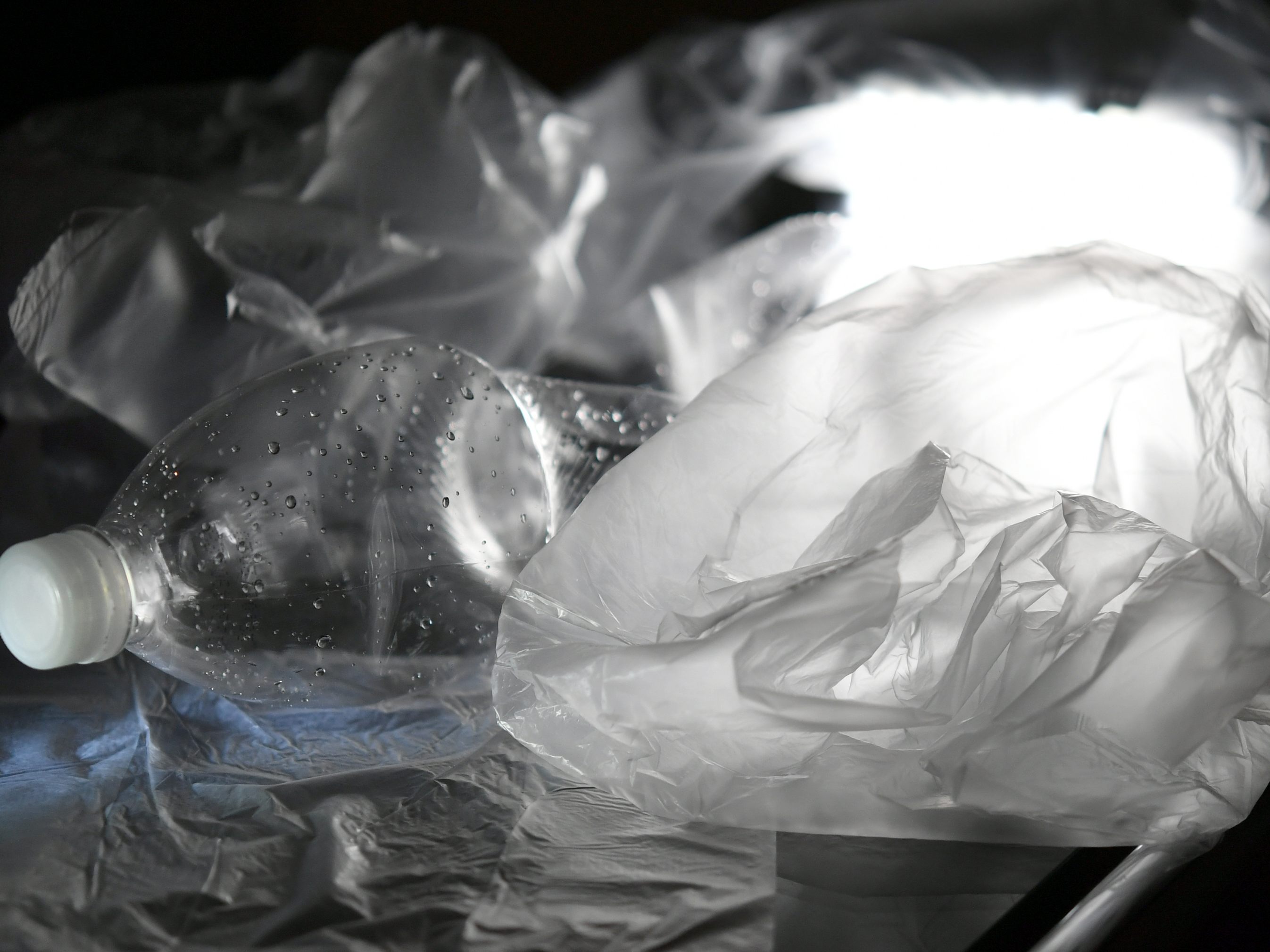 Der Abfall umfasst zunehmend mehr Plastik.