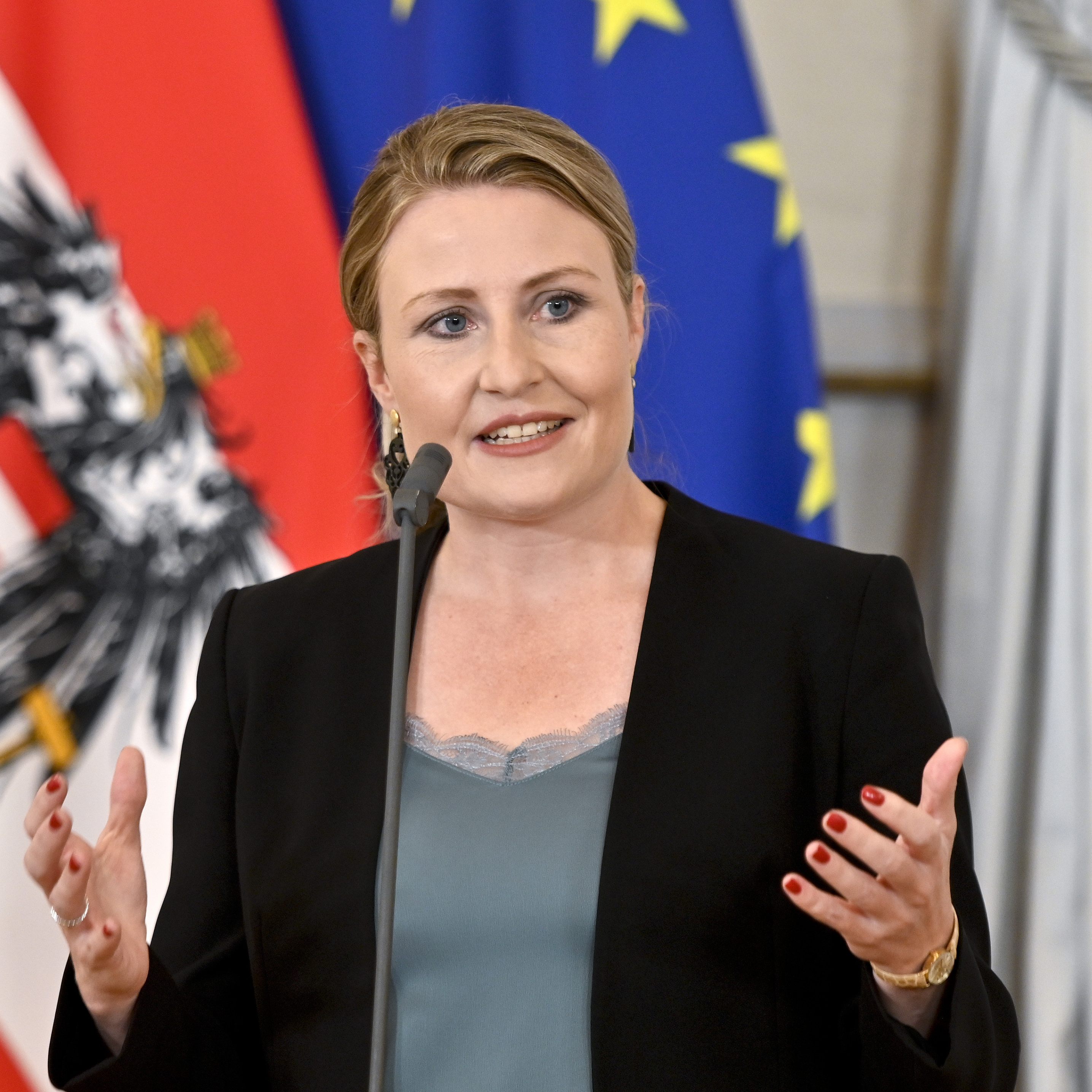 Frauenministerin Susanne Raab (ÖVP) möchte in Bezug auf die Lohnschere zwischen Männern und Frauen, an mehreren Schrauben drehen.