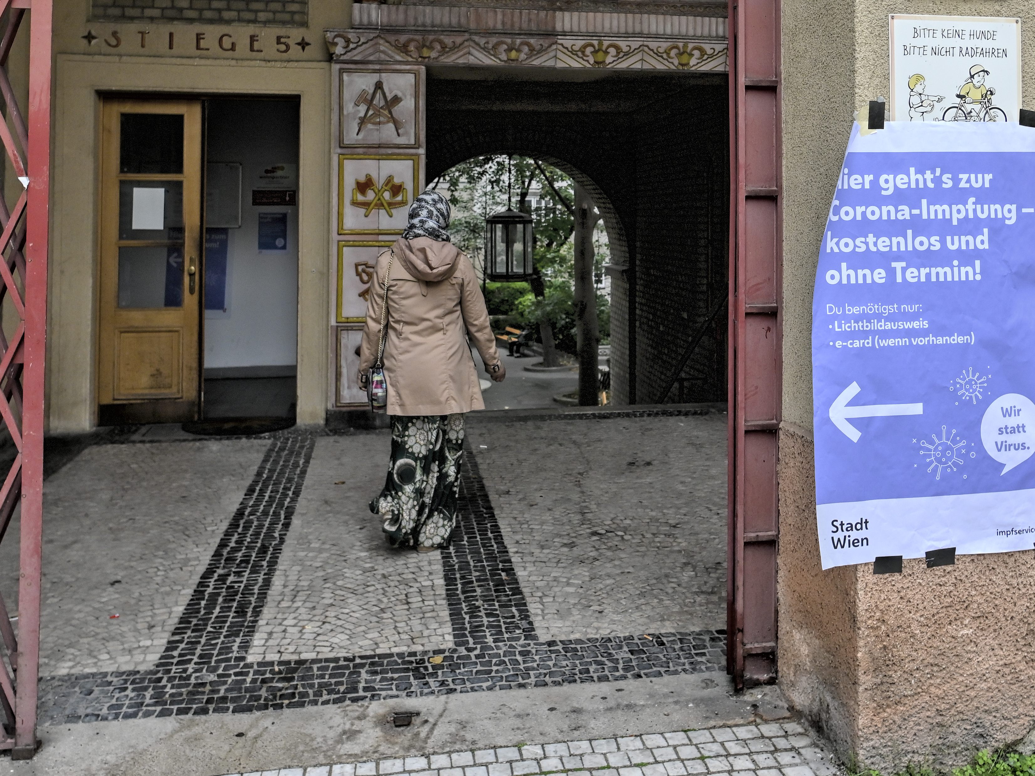 Die Wiener Aktion "Impfen im Gemeindebau" wird verlängert. Es wird die Corona-Impfung in Kombination mit der Grippe-Impfung angeboten.