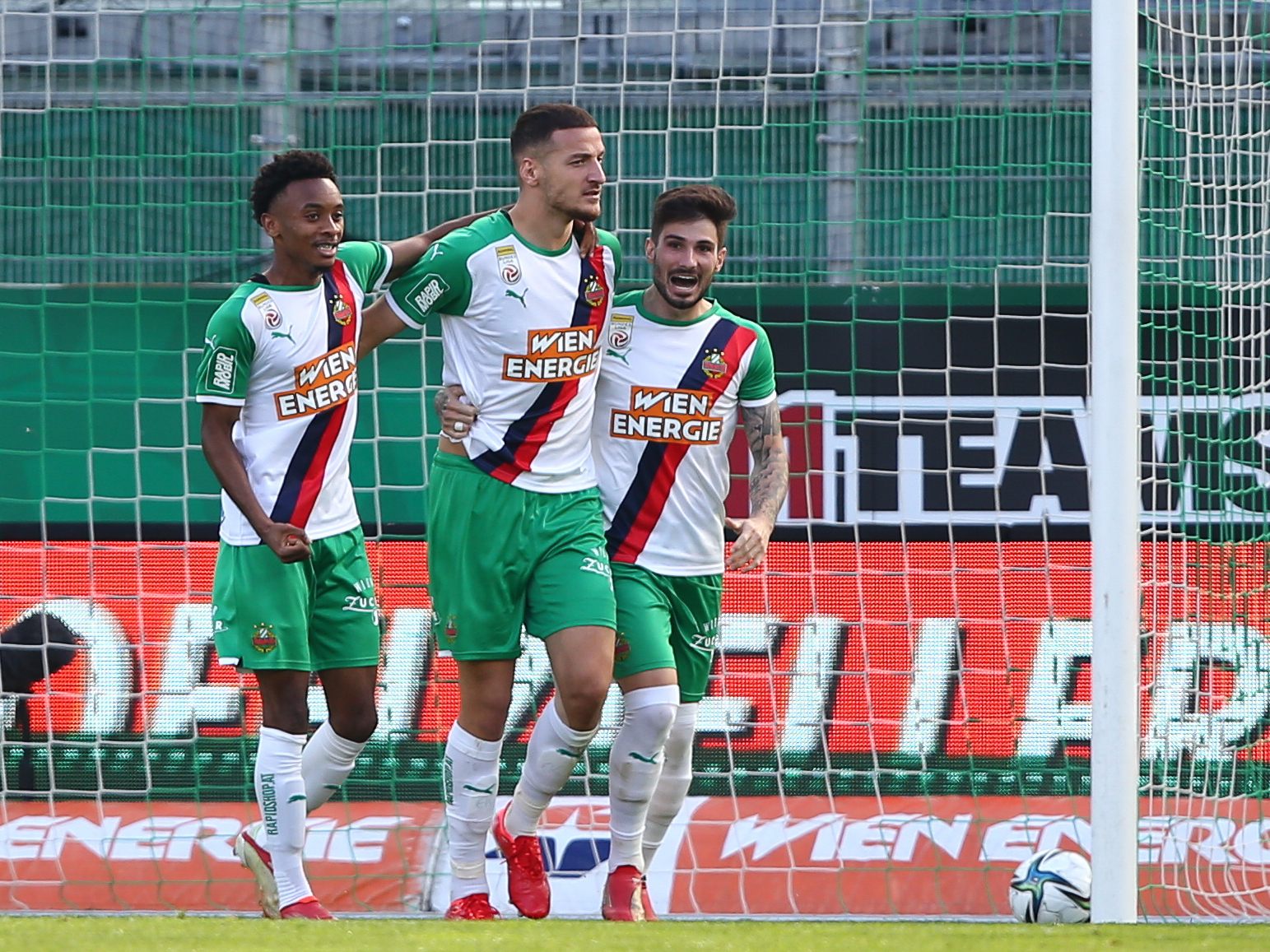 Rapid kratzte mit 5:2-Sieg Kurve: "Wieder in richtiger Spur". Rapid kratzte mit 5:2-Sieg Kurve: "Wieder in richtiger Spur".