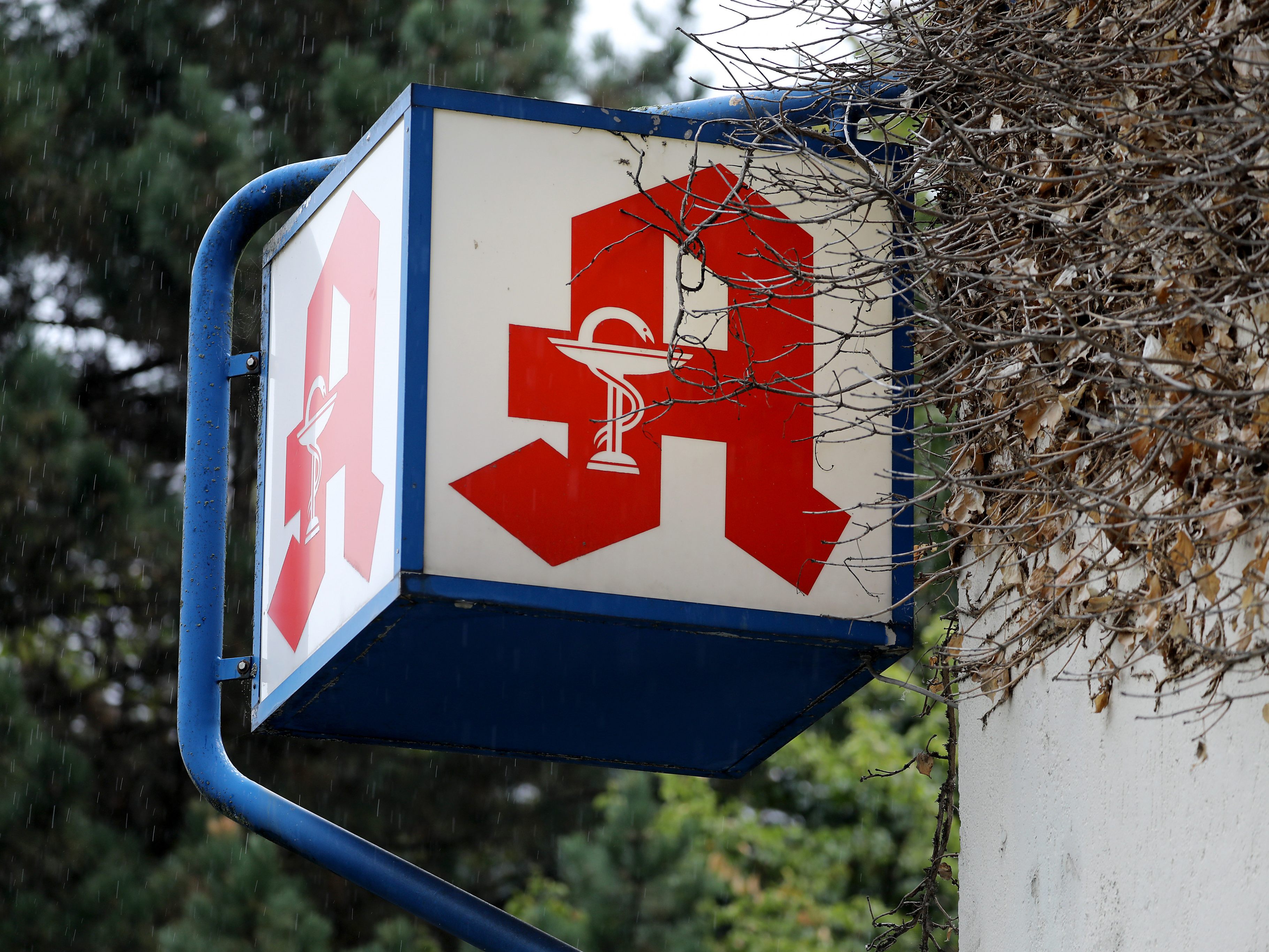 Ein Unbeknnter überfiel eine Apothekerin in Wien-Floridsdorf.