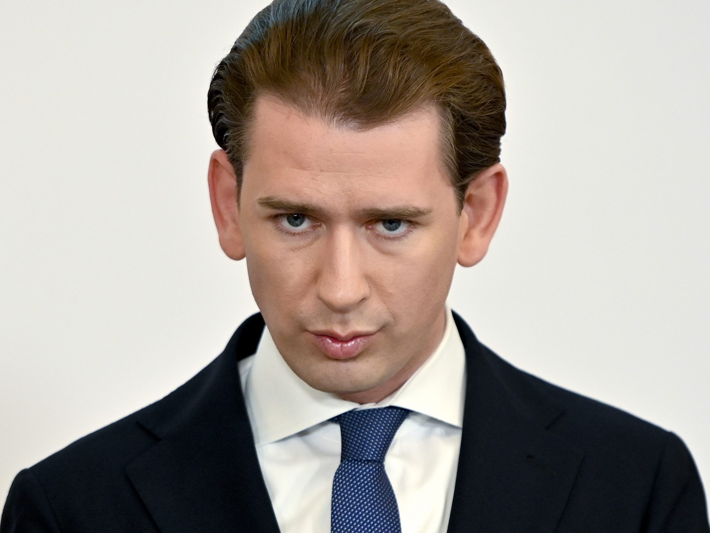 Sebastian Kurz will um 16 Uhr ein Statement abgeben. Sebastian Kurz will um 16 Uhr ein Statement abgeben.