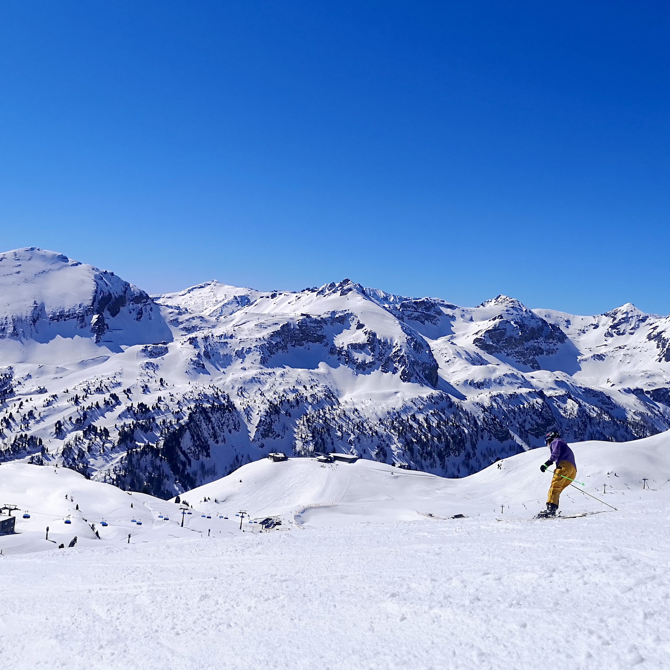 Wintertourismus geht mit Schwung in unsichere Saison.