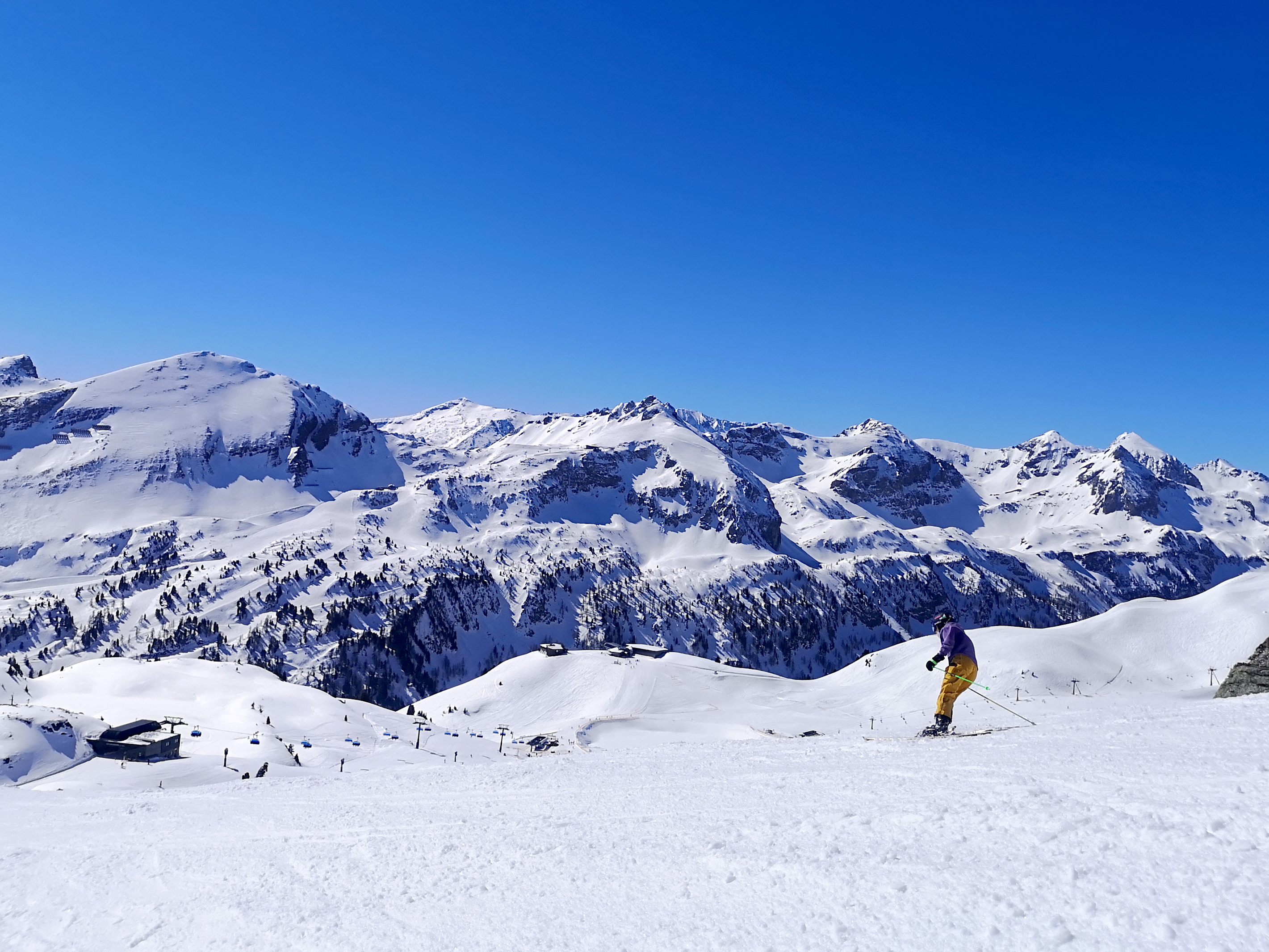 Wintertourismus geht mit Schwung in unsichere Saison. Wintertourismus geht mit Schwung in unsichere Saison.