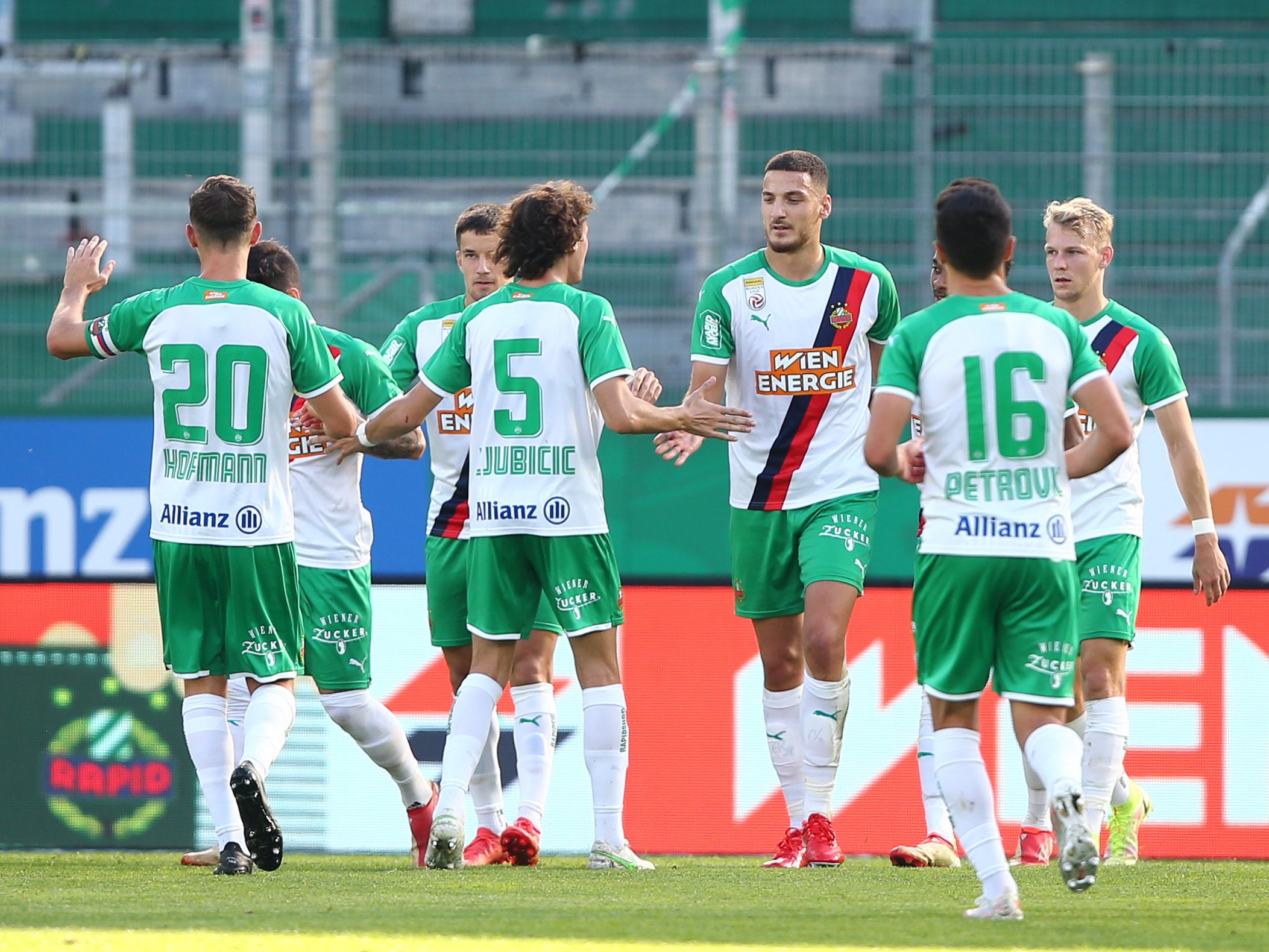 LIVE-Ticker zum Spiel Austria Klagenfurt gegen Rapid Wien ab 17 Uhr. LIVE-Ticker zum Spiel Austria Klagenfurt gegen Rapid Wien ab 17 Uhr.