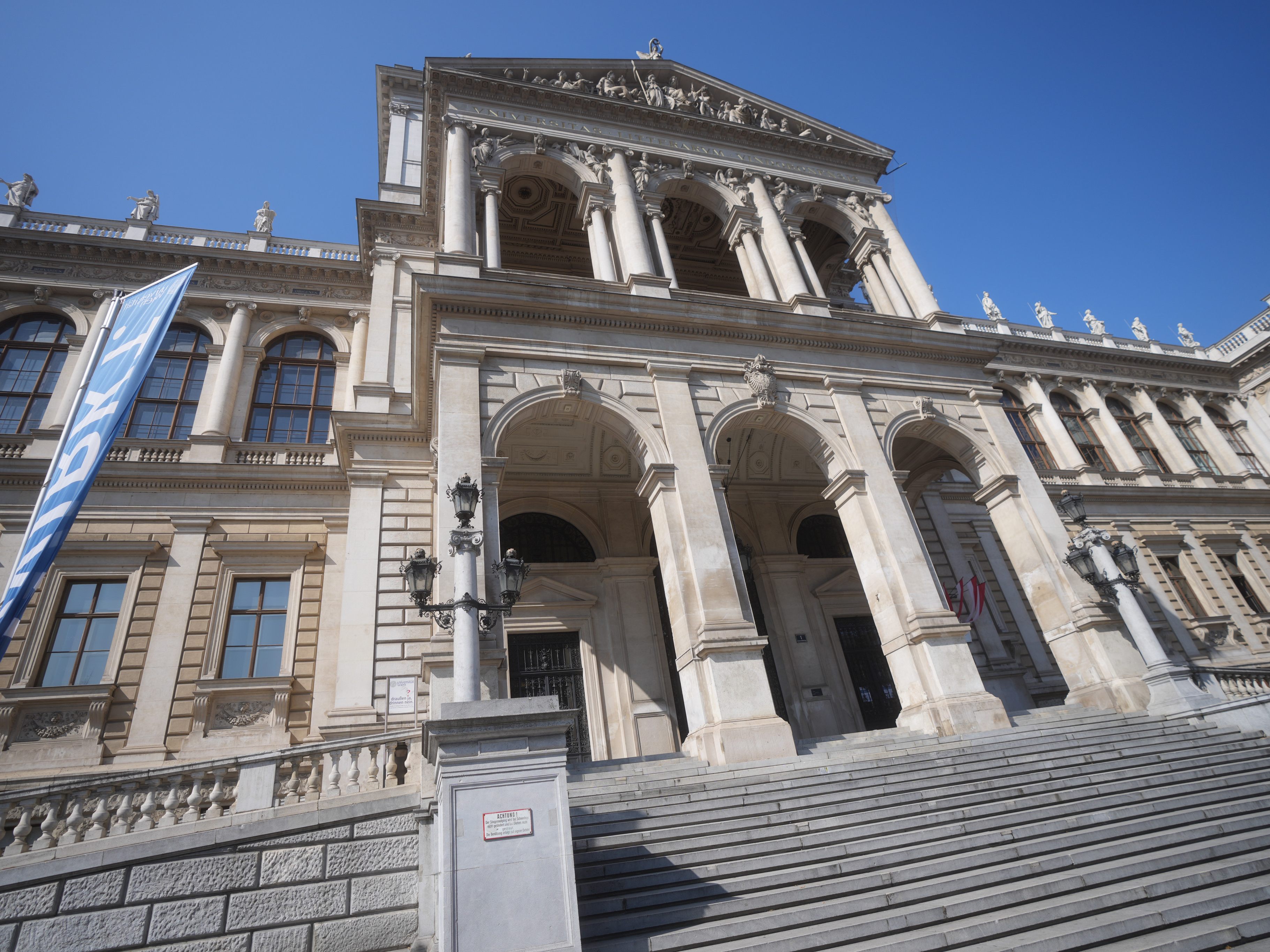 Zwei Forscherinnen der Uni Wien wurden mit dem "For Women in Science"-Stipendium ausgezeichnet. Insgesamt wurde der Preis an vier Forscherinnen vergeben. Zwei Forscherinnen der Uni Wien wurden mit dem "For Women in Science"-Stipendium ausgezeichnet. Insgesamt wurde der Preis an vier Forscherinnen vergeben.