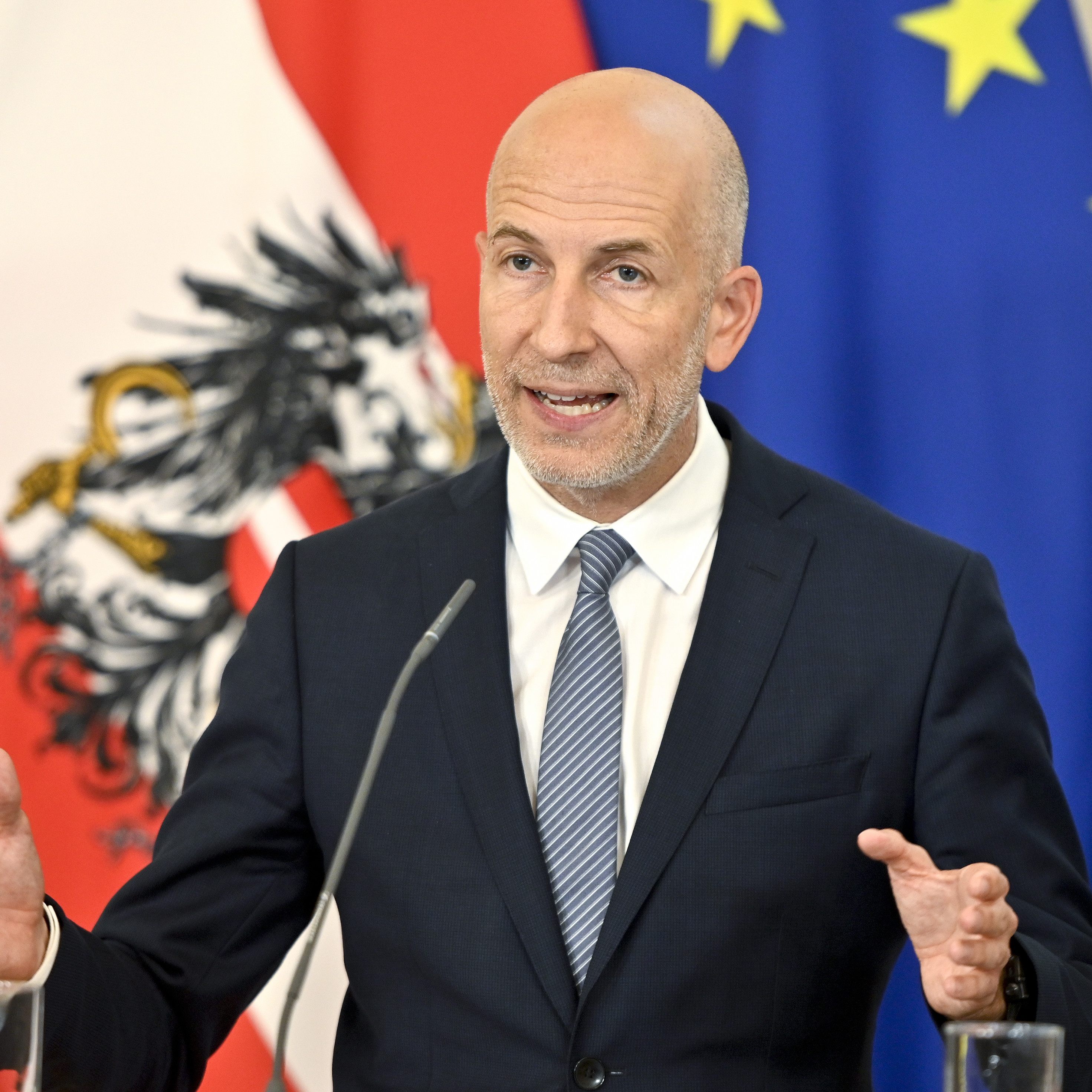 Für Arbeitsminister Martin Kocher (ÖVP) ist weiterhin die größte Herausforderung die Langzeitarbeitslosigkeit.