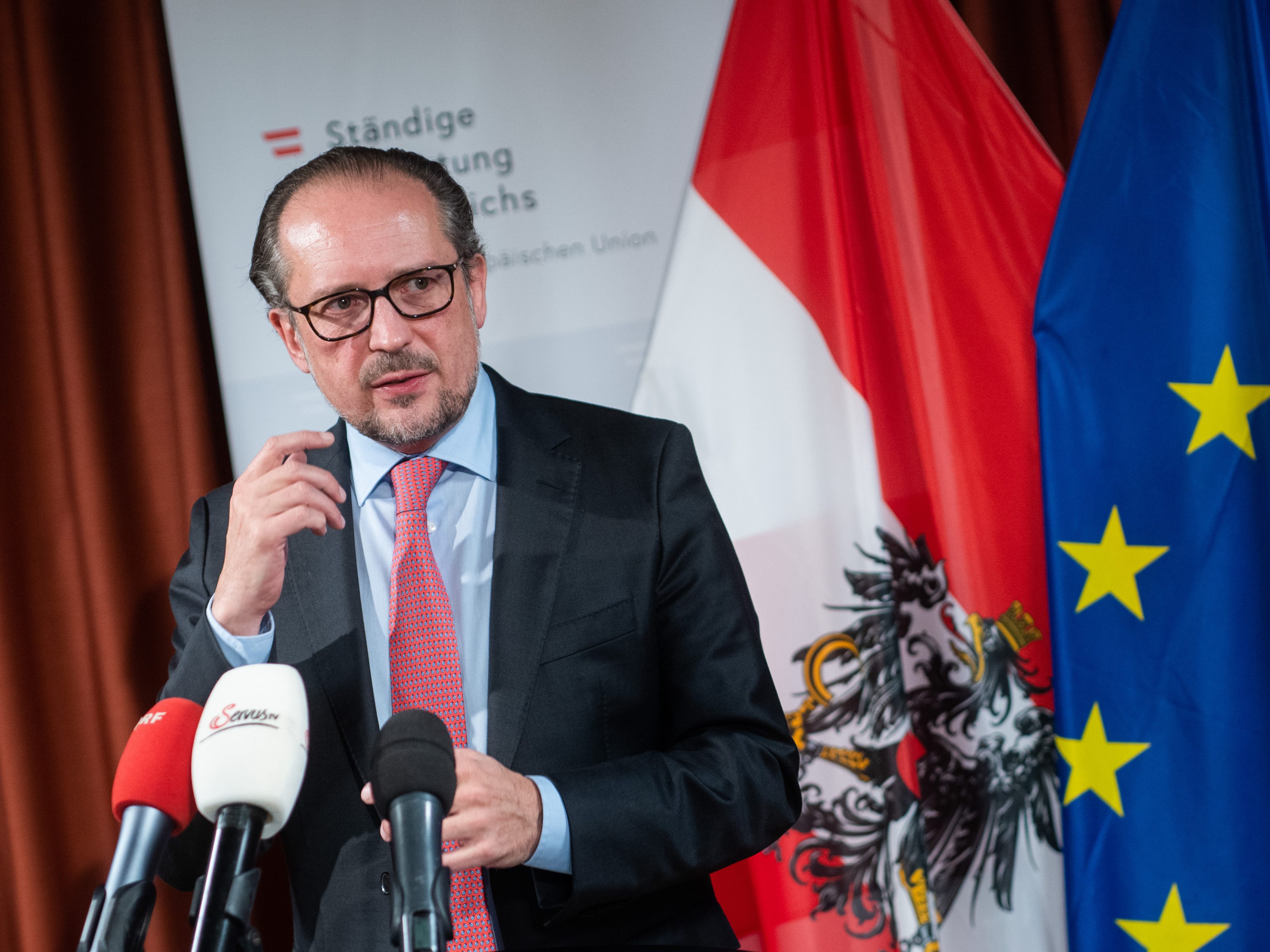 Corona - Schallenberg kündigt mögliche neue Schritte in Österreich an. Corona - Schallenberg kündigt mögliche neue Schritte in Österreich an.