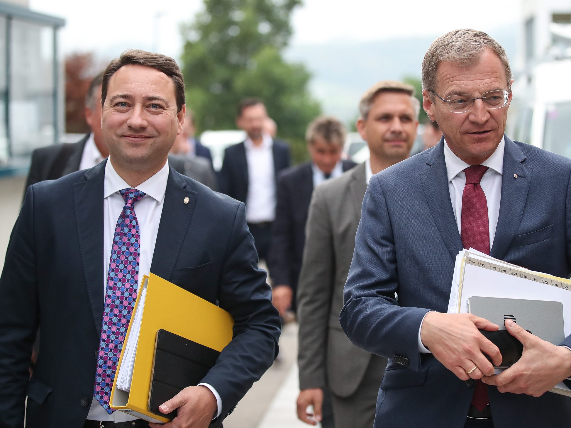 Landeshauptmann Thomas Stelzer (r./ÖVP) und LHStv. Manfred Haimbuchner (FPÖ). Landeshauptmann Thomas Stelzer (r./ÖVP) und LHStv. Manfred Haimbuchner (FPÖ).