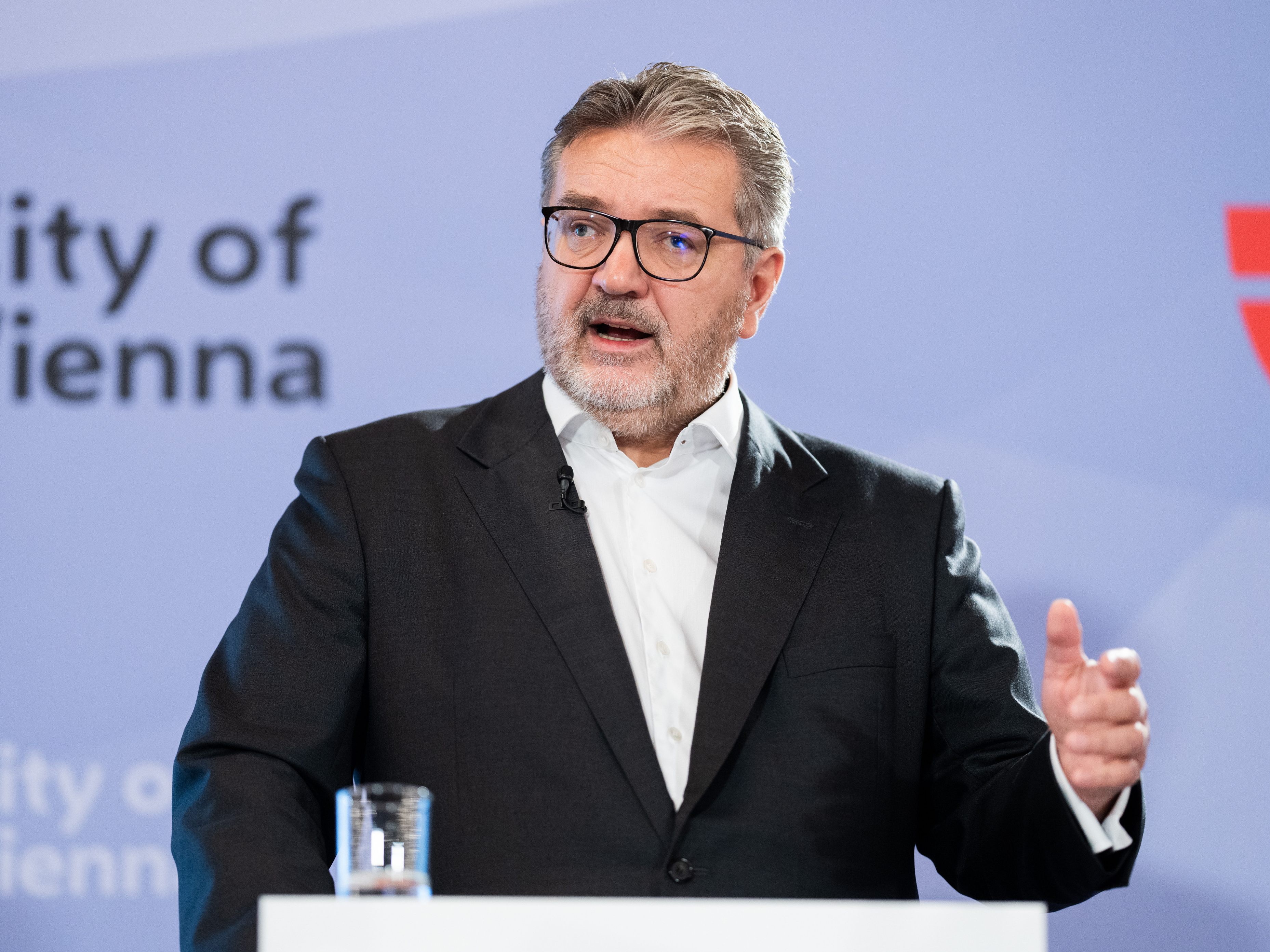 Thema Corona-Regelung: Peter Hacker machte in einem Zeitungsinterview eine Ankündigung. Thema Corona-Regelung: Peter Hacker machte in einem Zeitungsinterview eine Ankündigung.