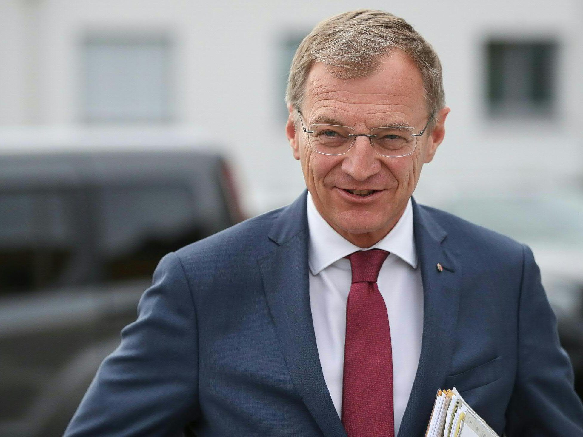 Die ÖVP unter Thomas Stelzer wird in Oberösterreich mit der FPÖ koalieren. Die ÖVP unter Thomas Stelzer wird in Oberösterreich mit der FPÖ koalieren.