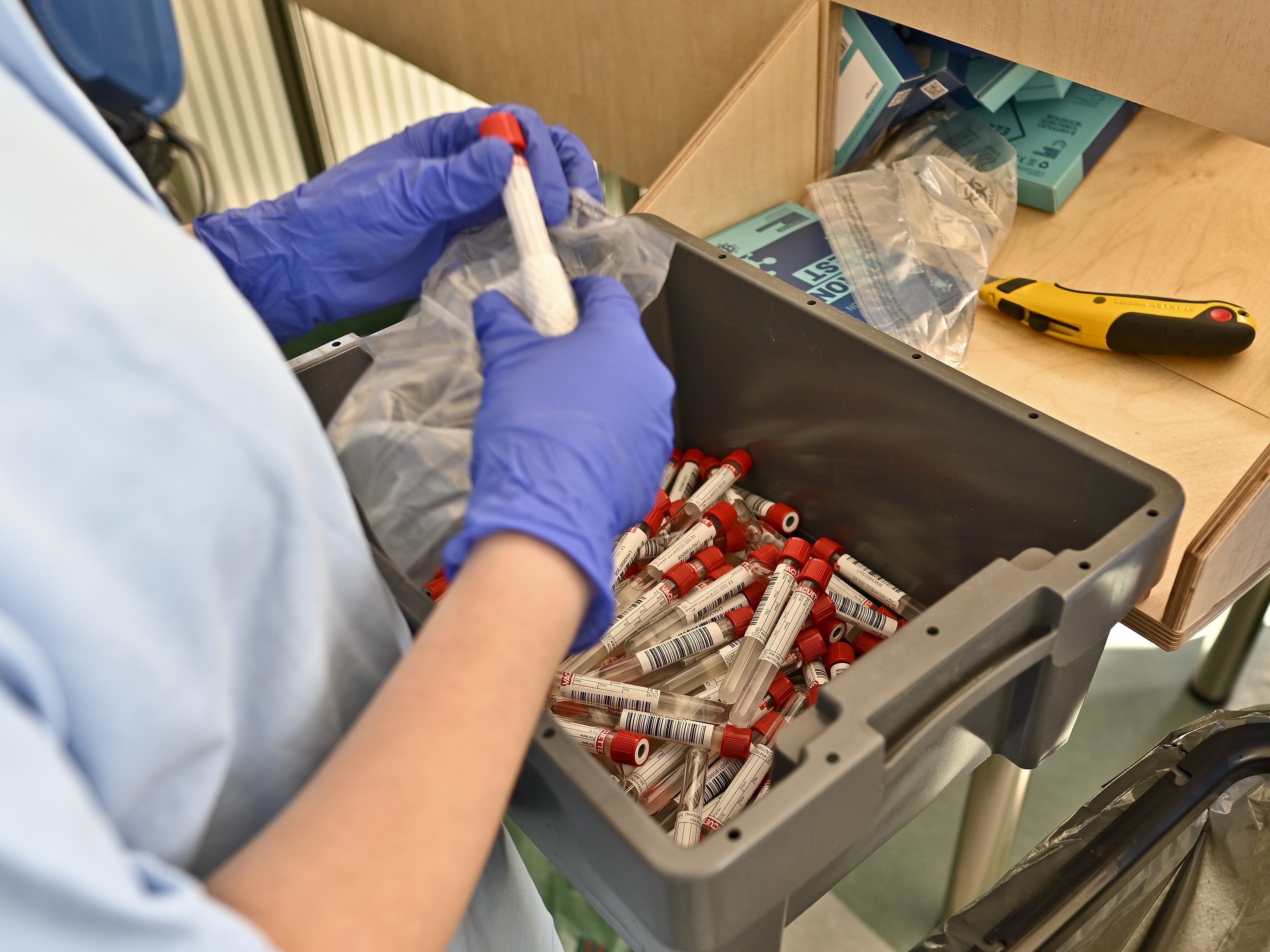 PCR-Gurgeltests sollen ab sofort im ganzen Handel verfügbar sein. PCR-Gurgeltests sollen ab sofort im ganzen Handel verfügbar sein.