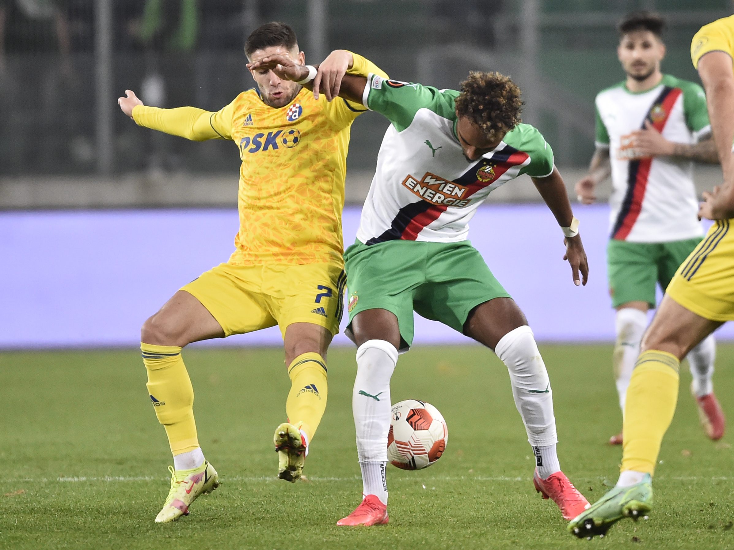 Rapid Wien feiert im Heimspiel gegen Dinamo Zagreb den ersten Erfolg der Europa League Saison. Rapid Wien feiert im Heimspiel gegen Dinamo Zagreb den ersten Erfolg der Europa League Saison.