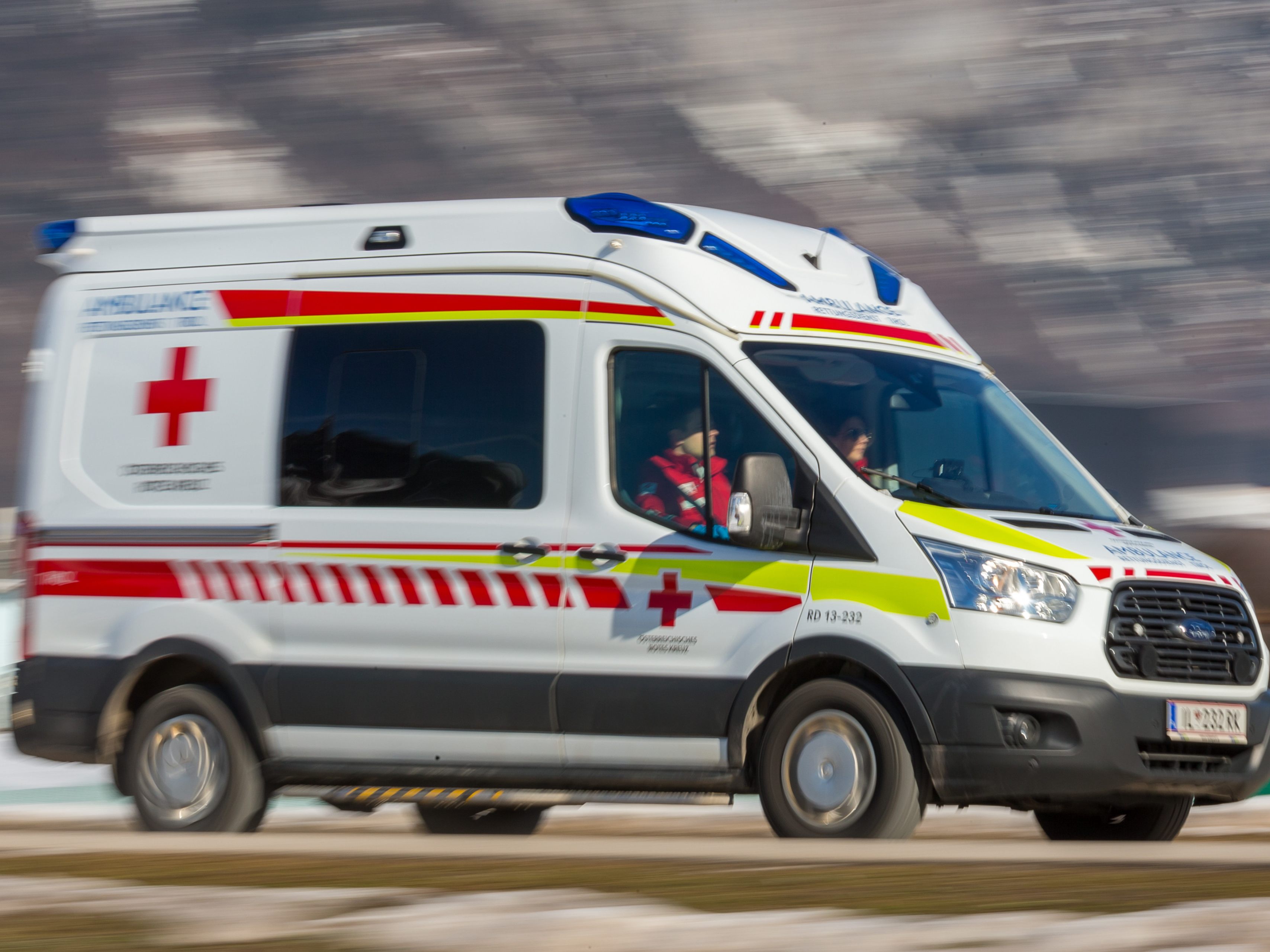 Der 23-Jährige fuhr mit einem Rettungswagen davon.