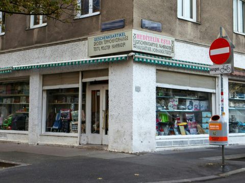 Messerattacke in Wien: Verdächtiger in Justizanstalt überstellt Messerattacke in Wien: Verdächtiger in Justizanstalt überstellt