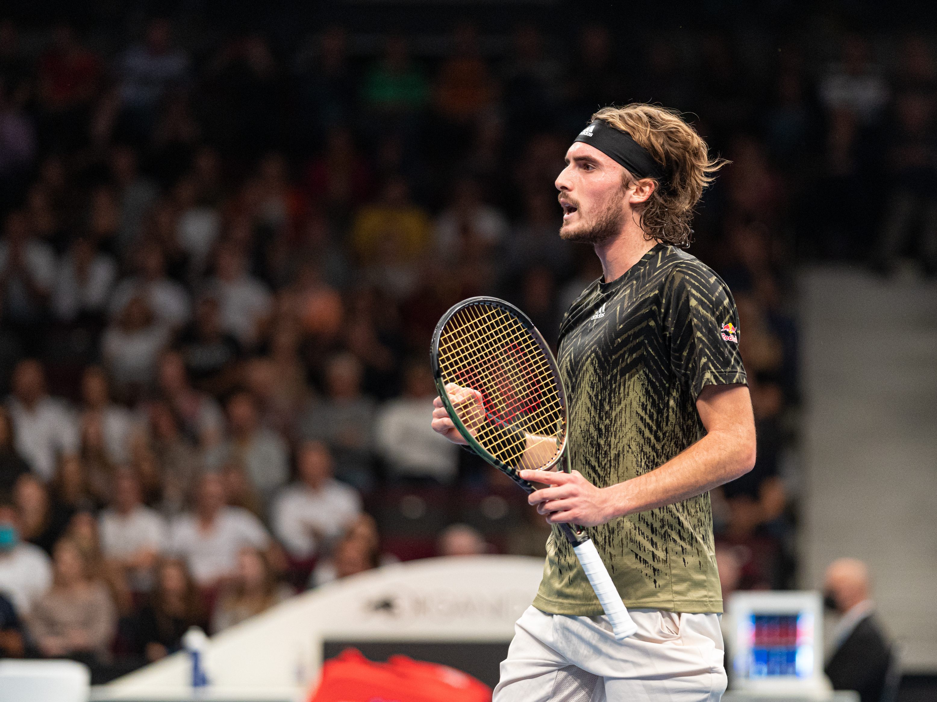 Effizienter Tsitsipas mit Revanche an Dimitrow in Wien weiter.