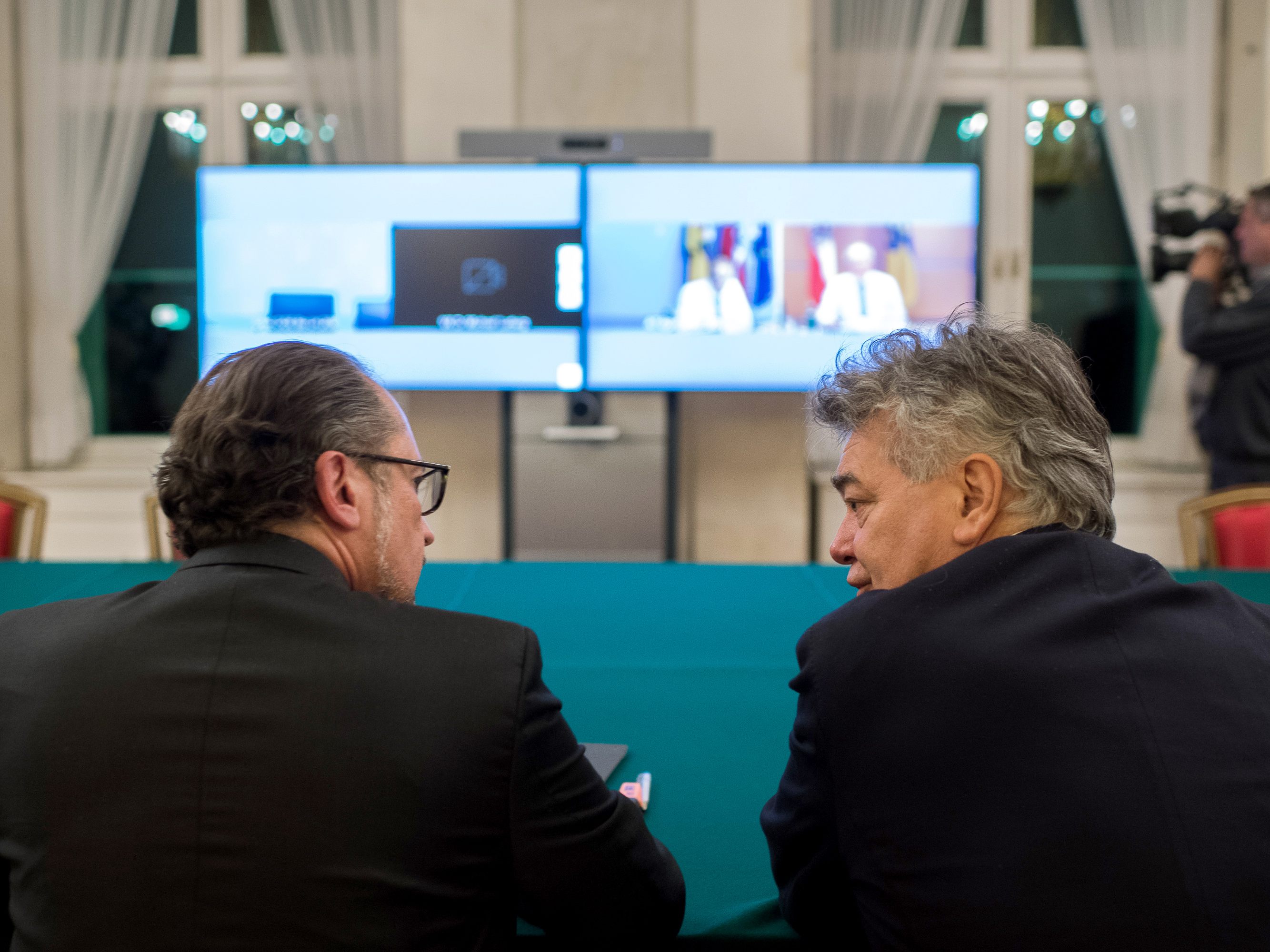 LIVE: Pressestatements nach Corona-Beratungen der Regierung. LIVE: Pressestatements nach Corona-Beratungen der Regierung.
