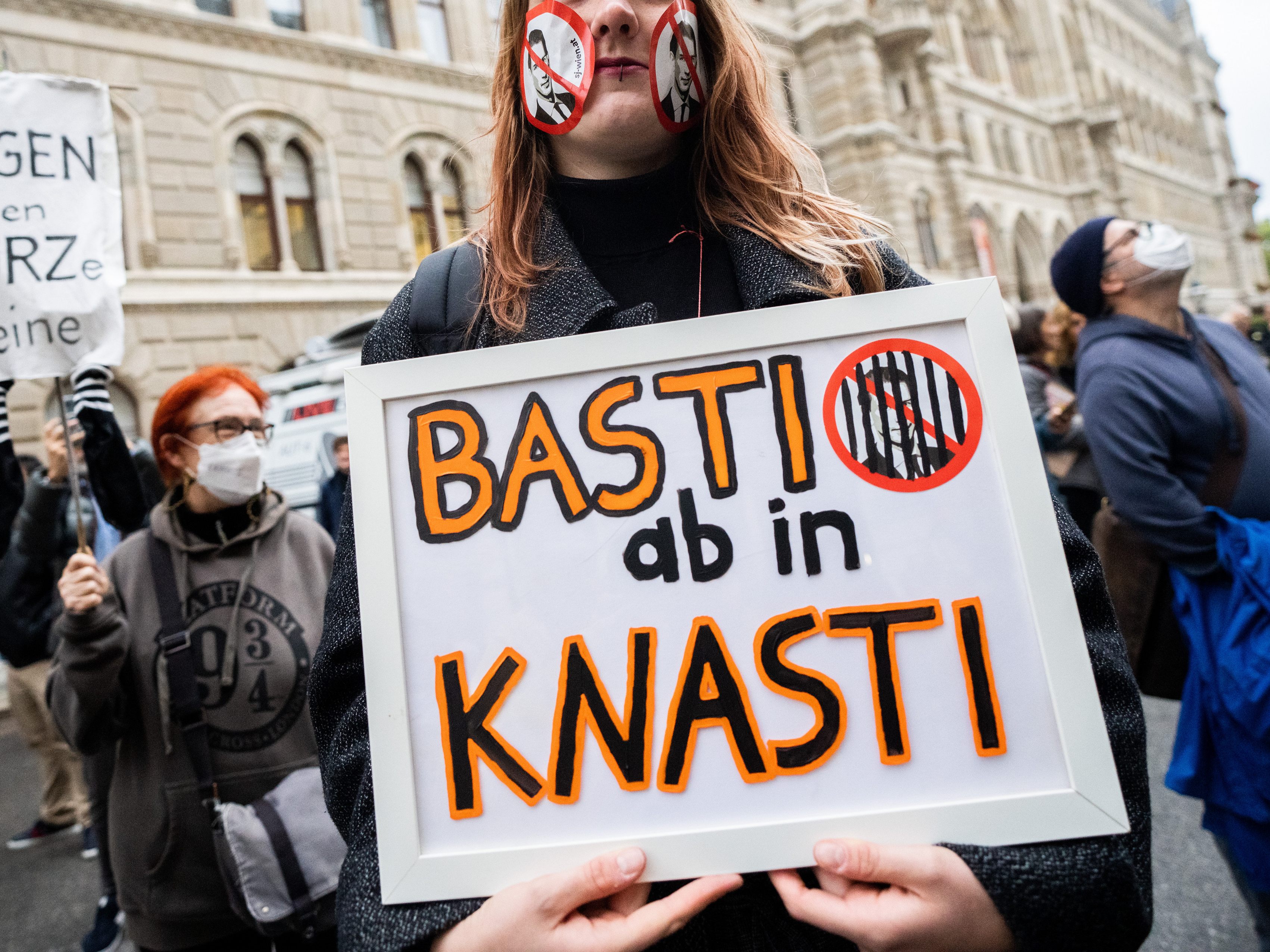 Am Donnerstag fand vor der Wiener ÖVP-Zentrale eine Demonstration statt. Am Donnerstag fand vor der Wiener ÖVP-Zentrale eine Demonstration statt.