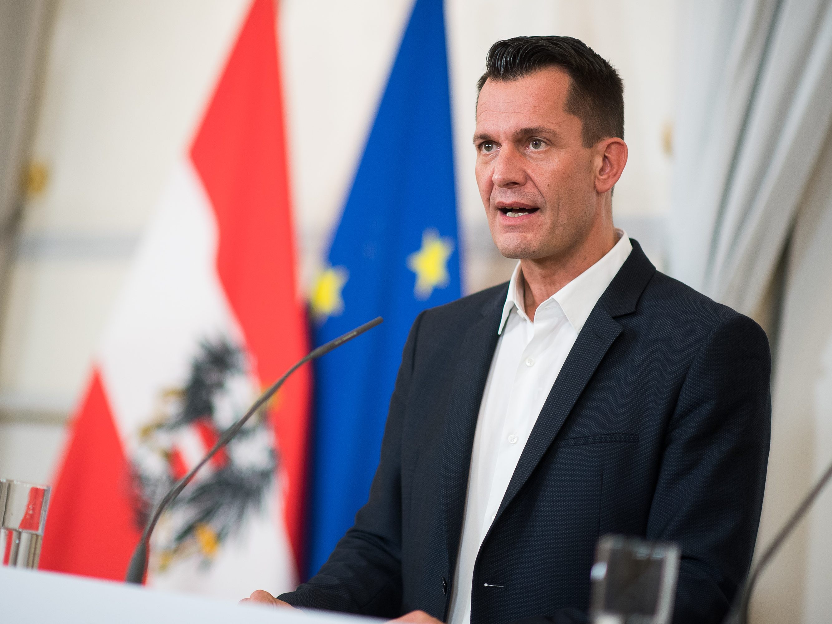 Eine Ankündigung zur 2,5G-Regel am Arbeitsplatz kam von Wolfgang Mückstein. Eine Ankündigung zur 2,5G-Regel am Arbeitsplatz kam von Wolfgang Mückstein.