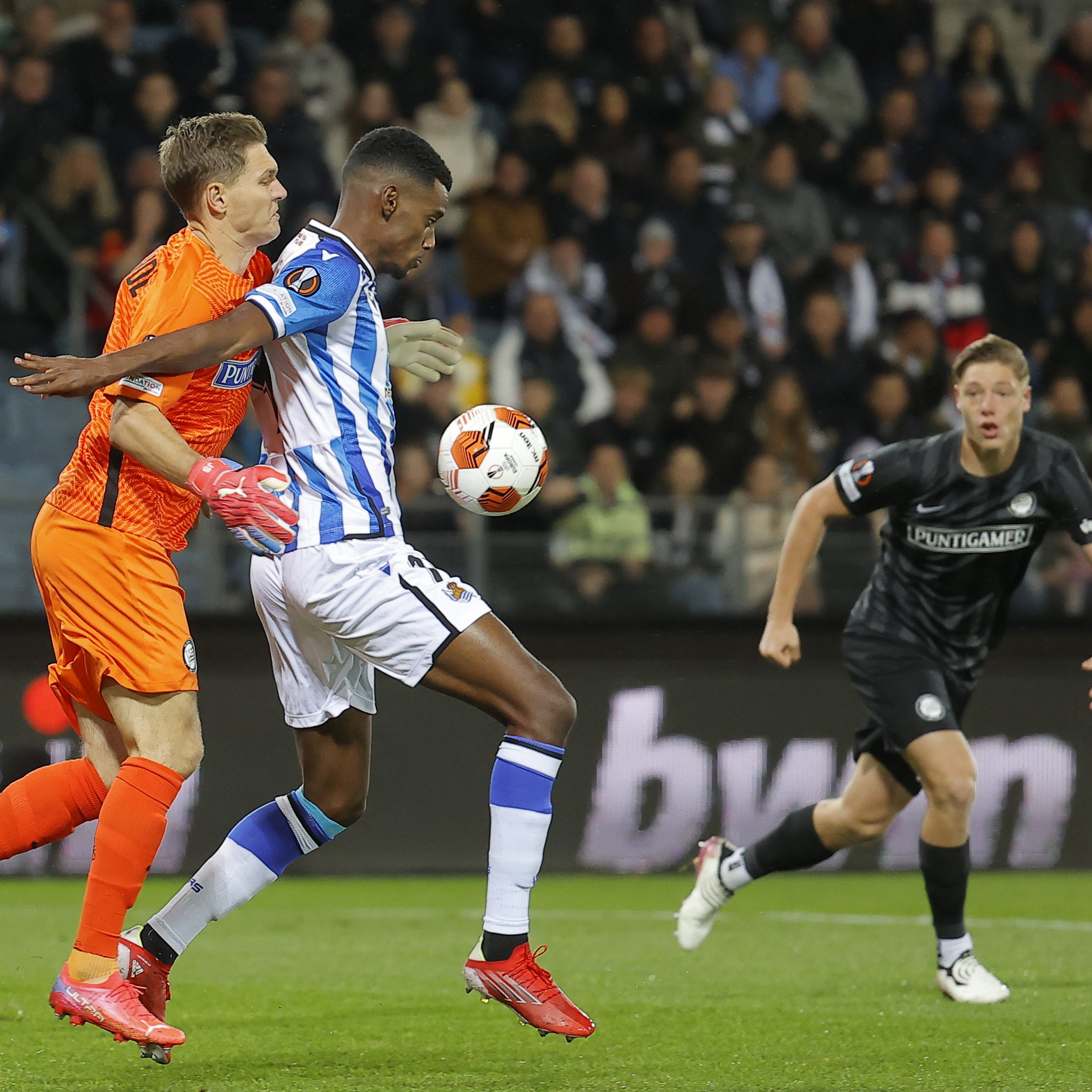 Erst ein Fehler von Torhüter Siebenhandl brachte Sturm auf die Verliererstraße.