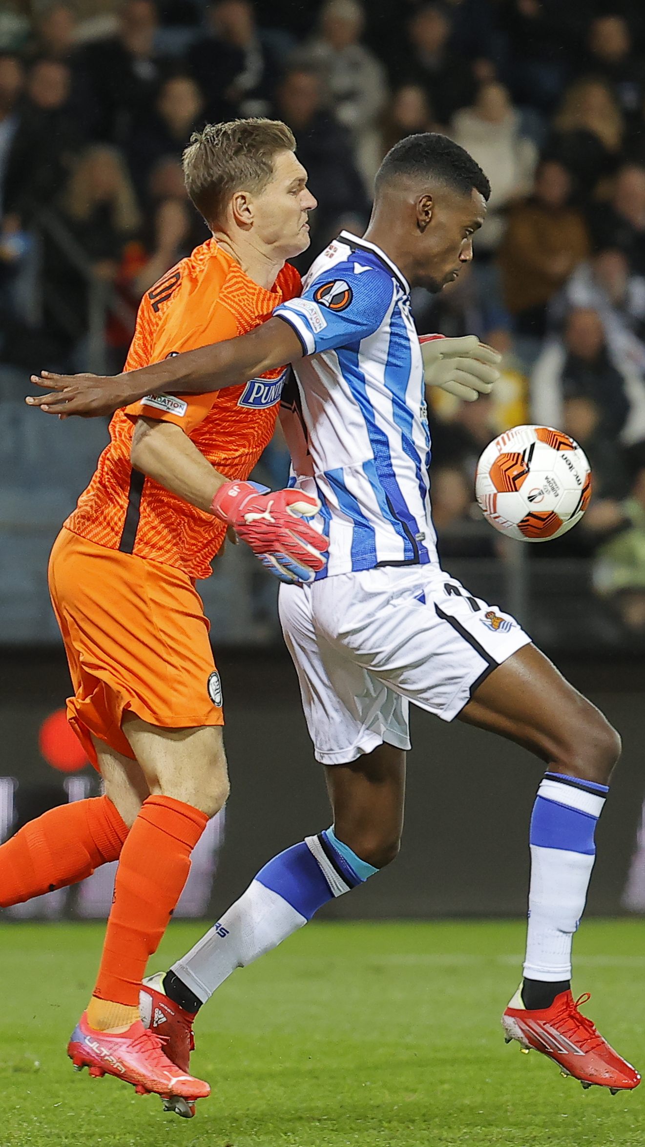 Erst ein Fehler von Torhüter Siebenhandl brachte Sturm auf die Verliererstraße.