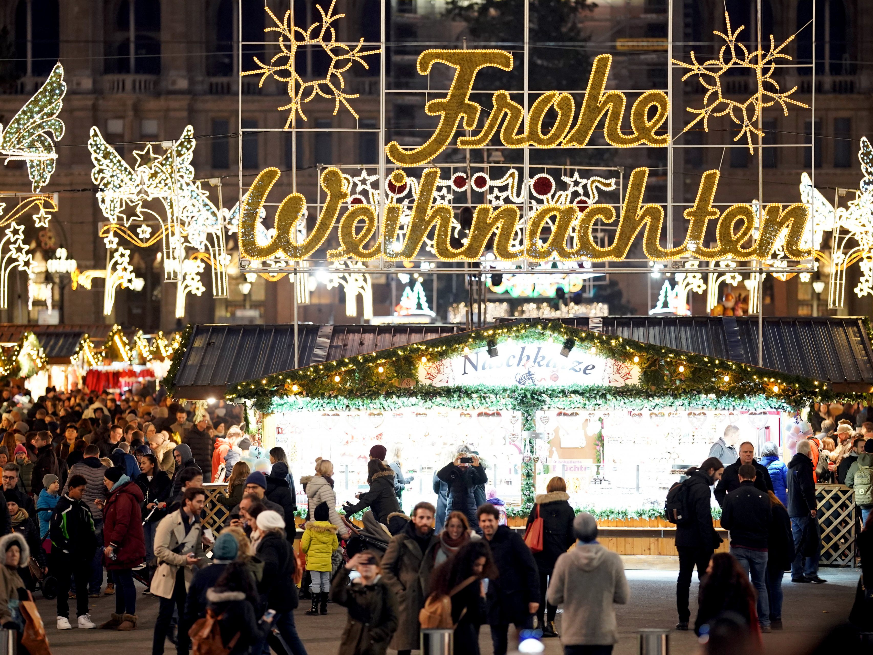 Genesen, geimpft oder PCR-getestet: Christkindlmarkt am Wiener Rathausplatz findet 2021 statt. Genesen, geimpft oder PCR-getestet: Christkindlmarkt am Wiener Rathausplatz findet 2021 statt.