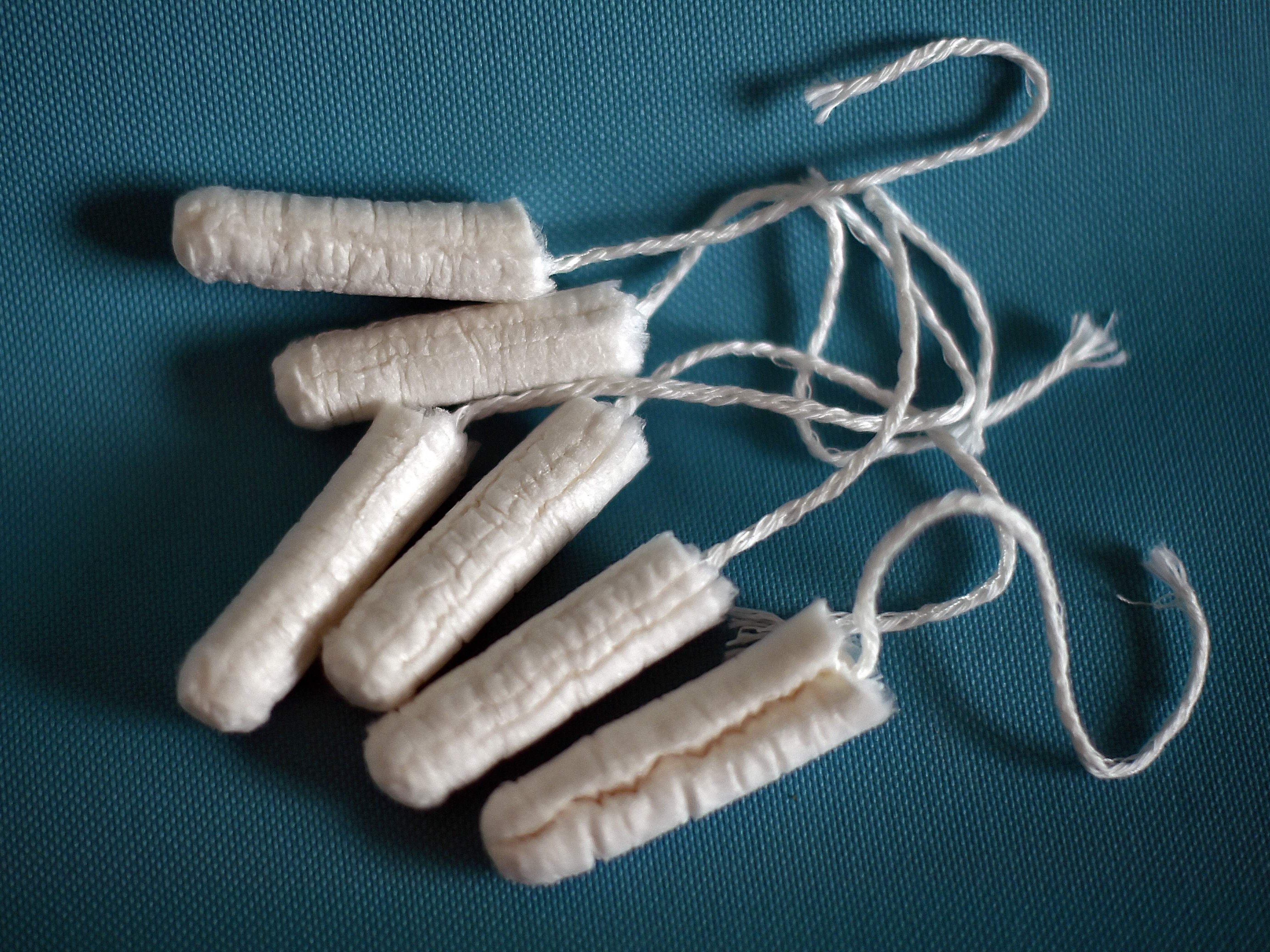 Das Pilotprojekt "rote Box" in Wien-Brigittenau, welches Gratis-Tampons und Binden anbietet, wird gut angenommen. Das Pilotprojekt "rote Box" in Wien-Brigittenau, welches Gratis-Tampons und Binden anbietet, wird gut angenommen.
