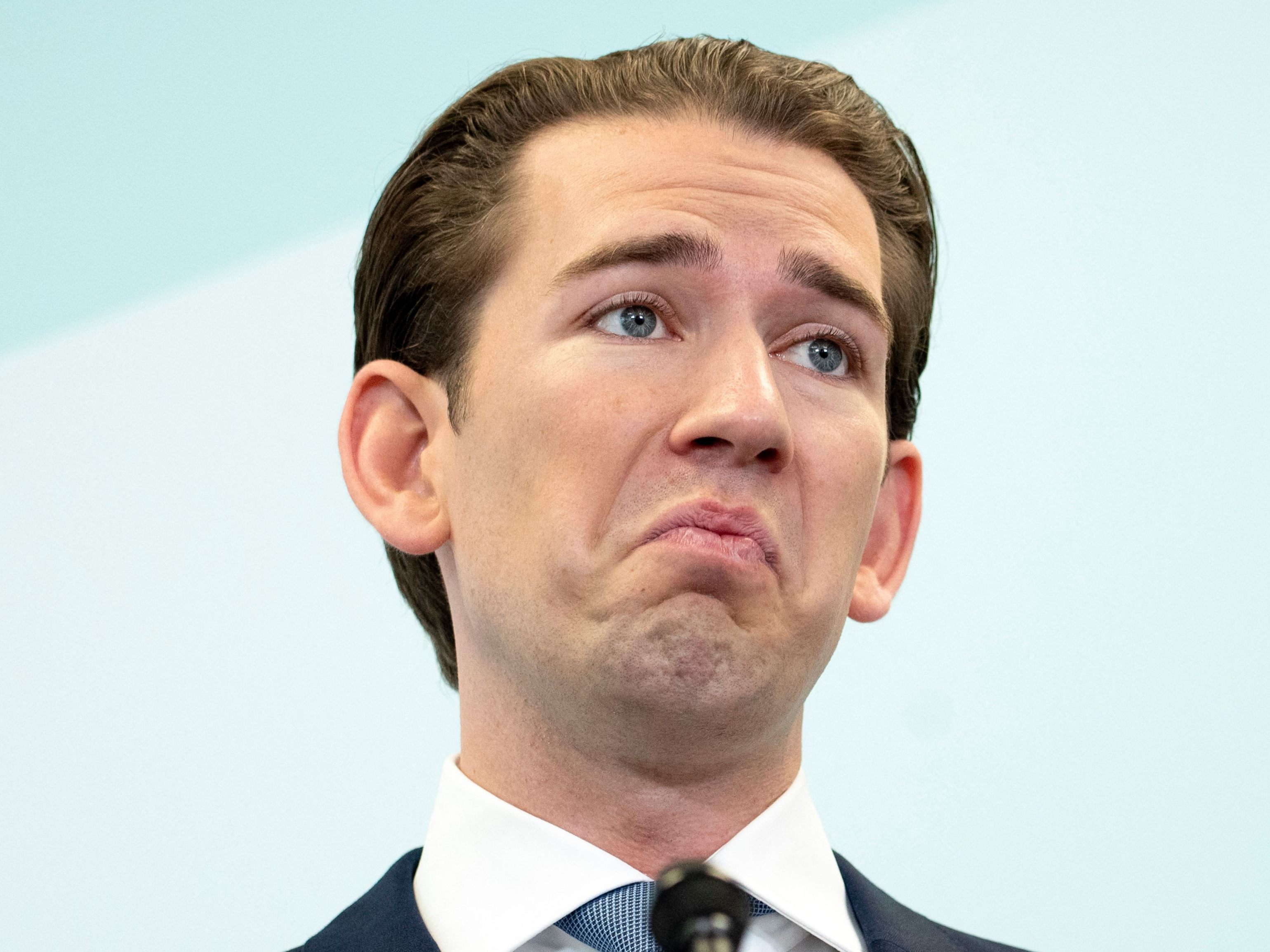 Dei Türkisen unter Klubobmann Sebastian Kurz (ÖVP) kämen, laut einer Market-Umfrage, nach dem Chat-Skandal auf nur 27 Prozent der Wählerstimmen.