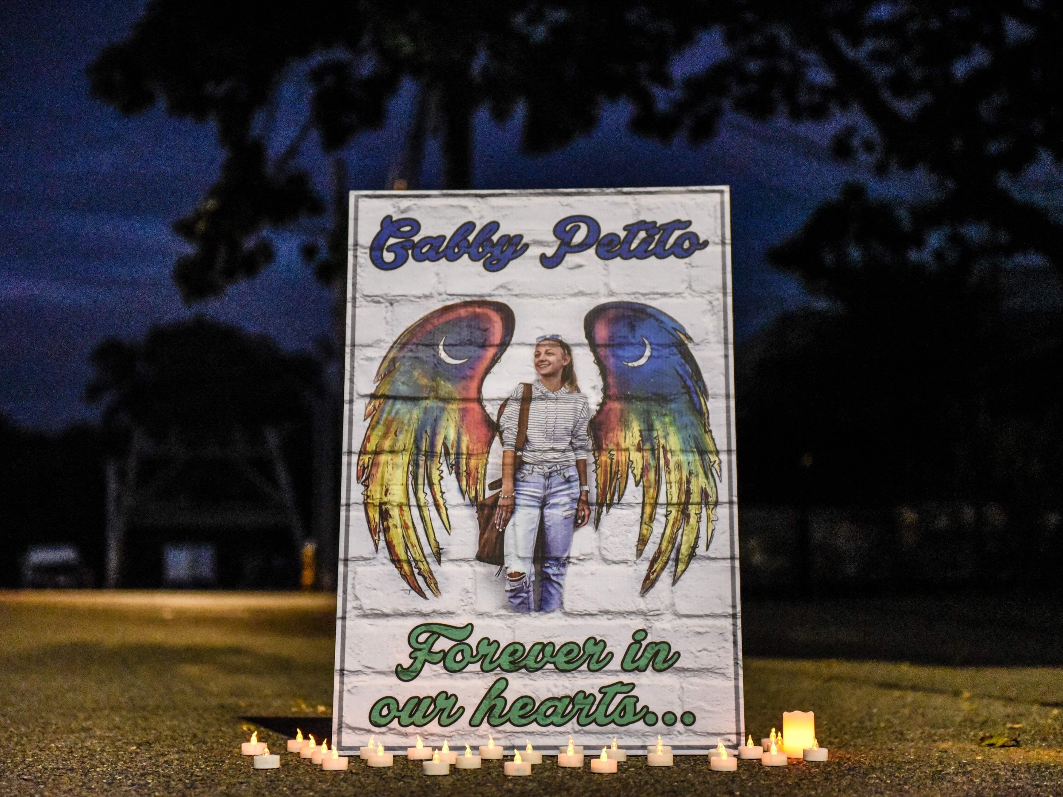 Trauer um Gabby Petito - Ermittler suchen weiter den Freund der Ermordeten Trauer um Gabby Petito - Ermittler suchen weiter den Freund der Ermordeten