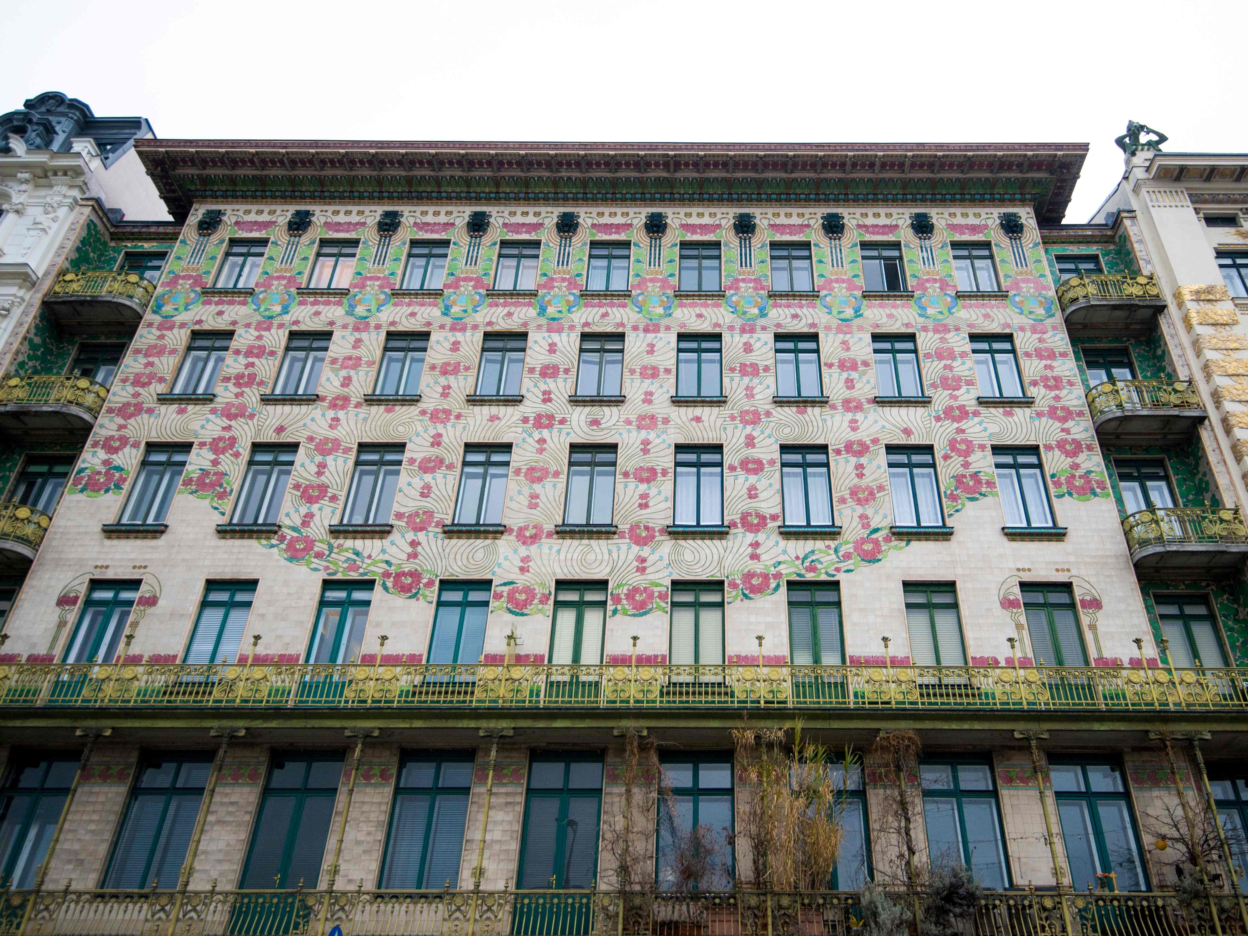 Das berühmte Majolikahaus an der Linken Wienzeile.