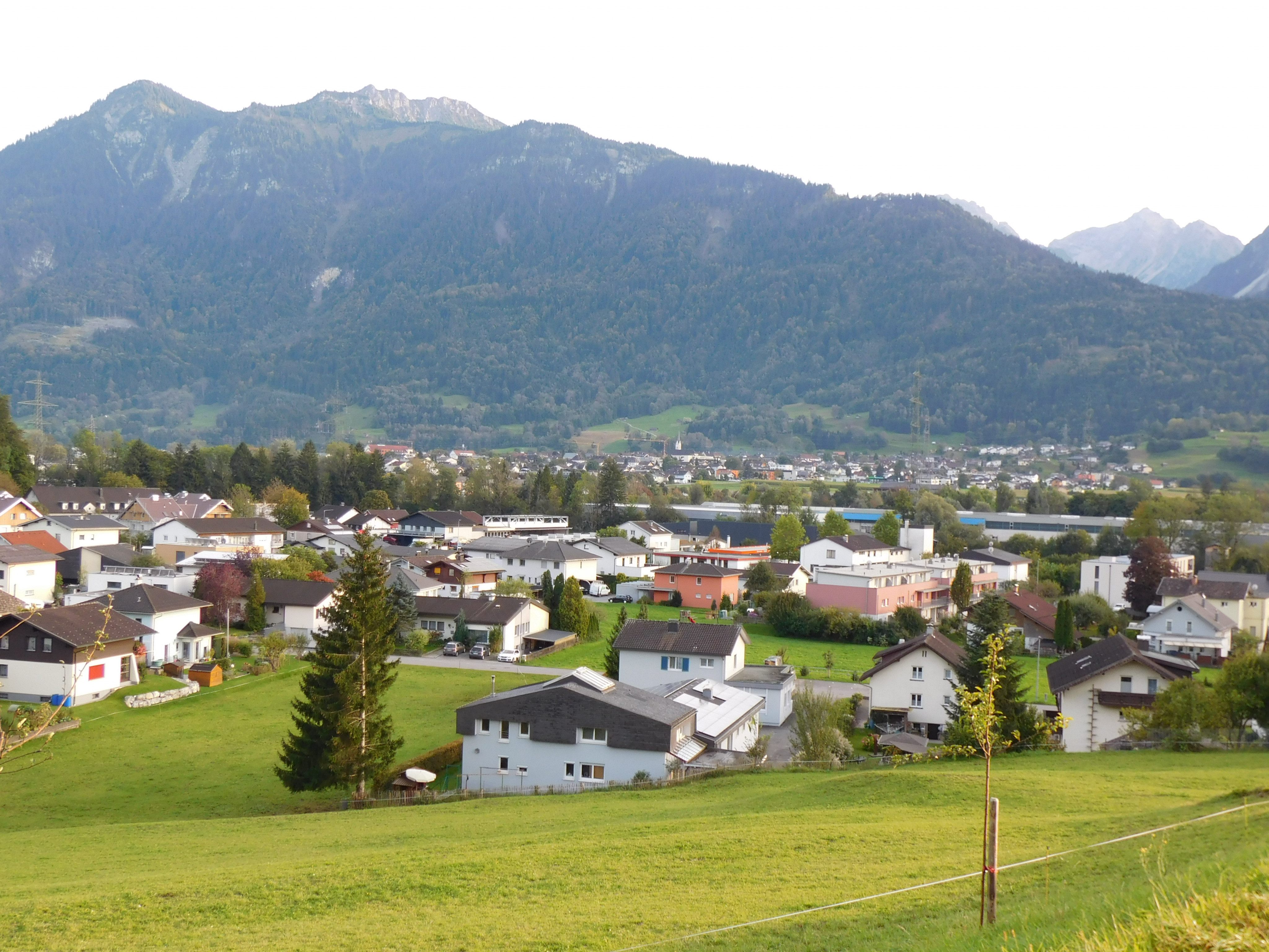 Die Gemeinde Schlins hat sich zur Ausarbeitung einer Handlungskonzeption zur aktiven Bodenpolitik und Flächenmanagement entschieden Die Gemeinde Schlins hat sich zur Ausarbeitung einer Handlungskonzeption zur aktiven Bodenpolitik und Flächenmanagement entschieden