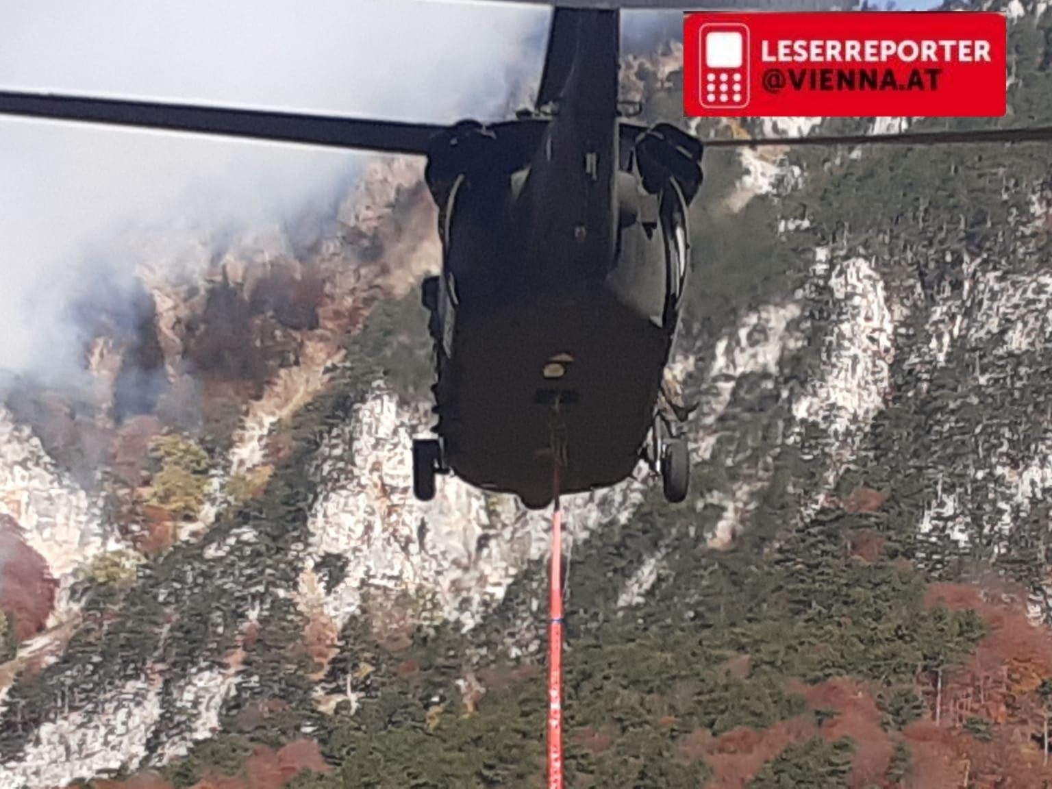 Der Waldbrand im Rax-Gebiet wütet auch am Freitag weiter. Der Waldbrand im Rax-Gebiet wütet auch am Freitag weiter.