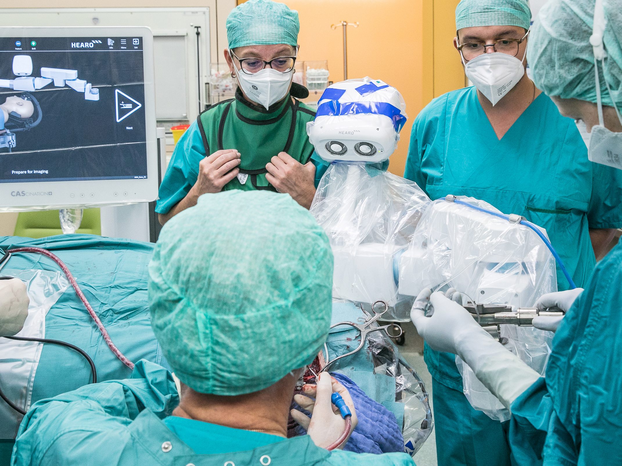 Am Wiener AKH wurde die weltweit erste Operation mit einem Hightech-Roboter durchgeführt.