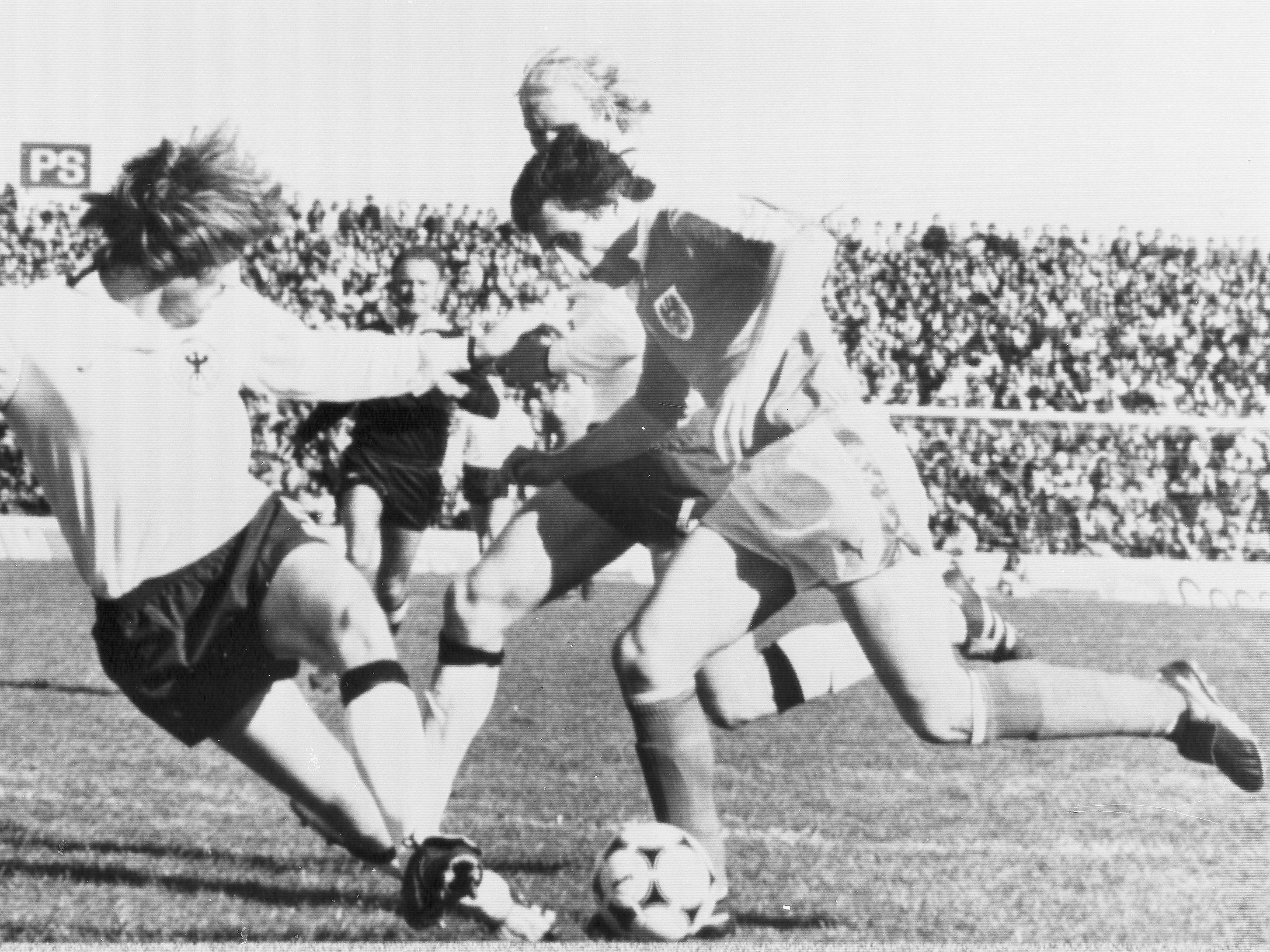 Durch seinen Treffer ermöglichte Hans Krankl das 3:2 gegen Deutschland bei der Fußball-WM in Argentinien 1978. Durch seinen Treffer ermöglichte Hans Krankl das 3:2 gegen Deutschland bei der Fußball-WM in Argentinien 1978.